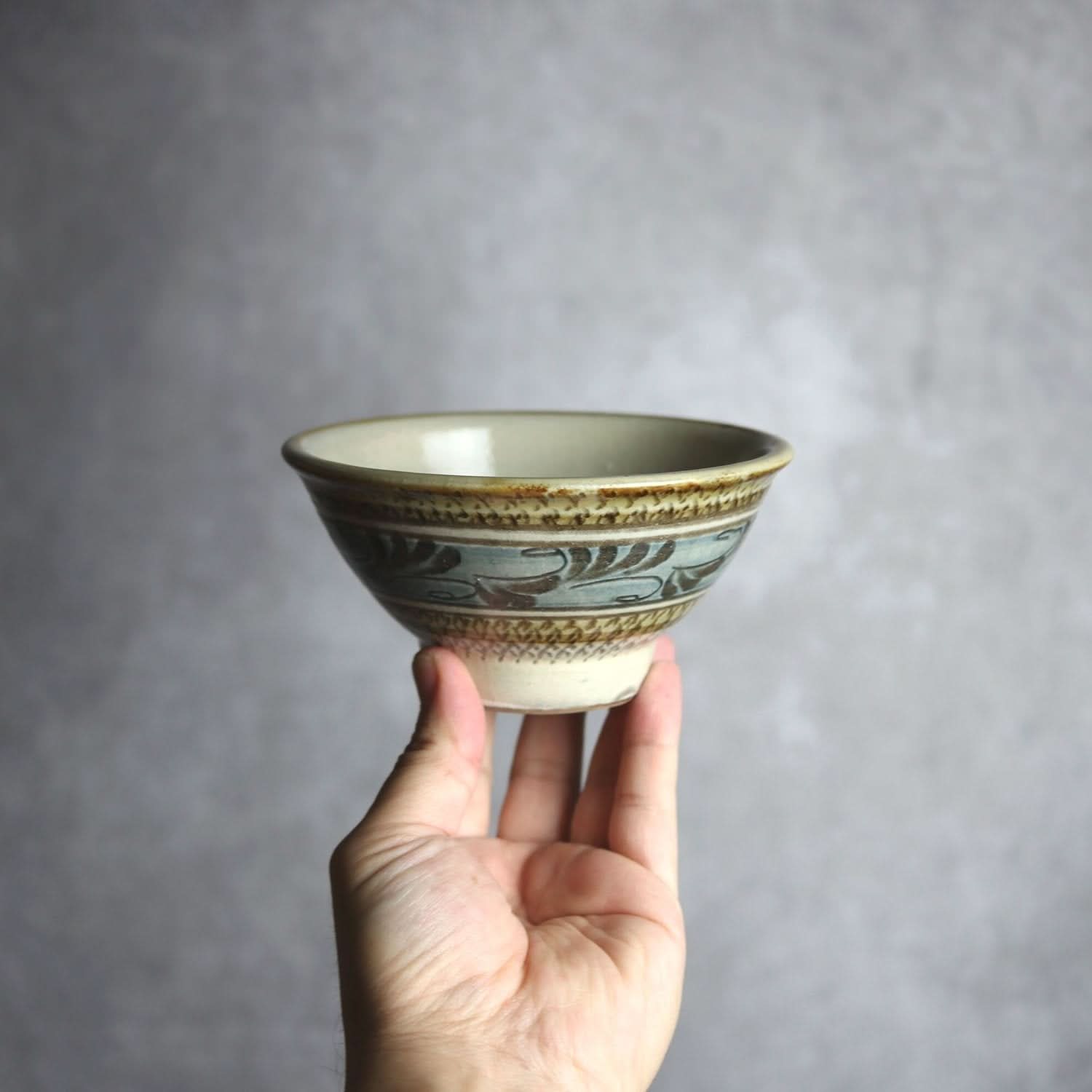 4寸マカイ 線彫唐草 やちむん 陶器 真南風工房 やちむん 陶器.