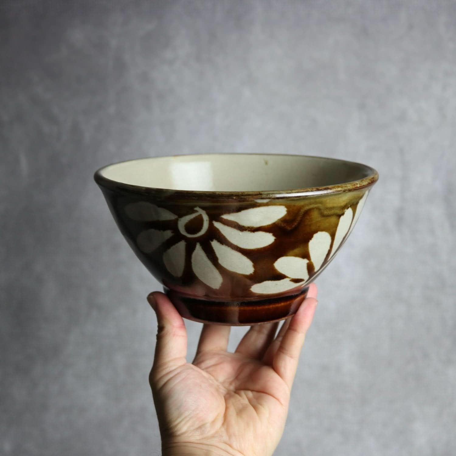 6寸マカイ 飴釉 蝋抜 菊紋唐草 やちむん 陶器 真南風工房 やちむん 陶器.