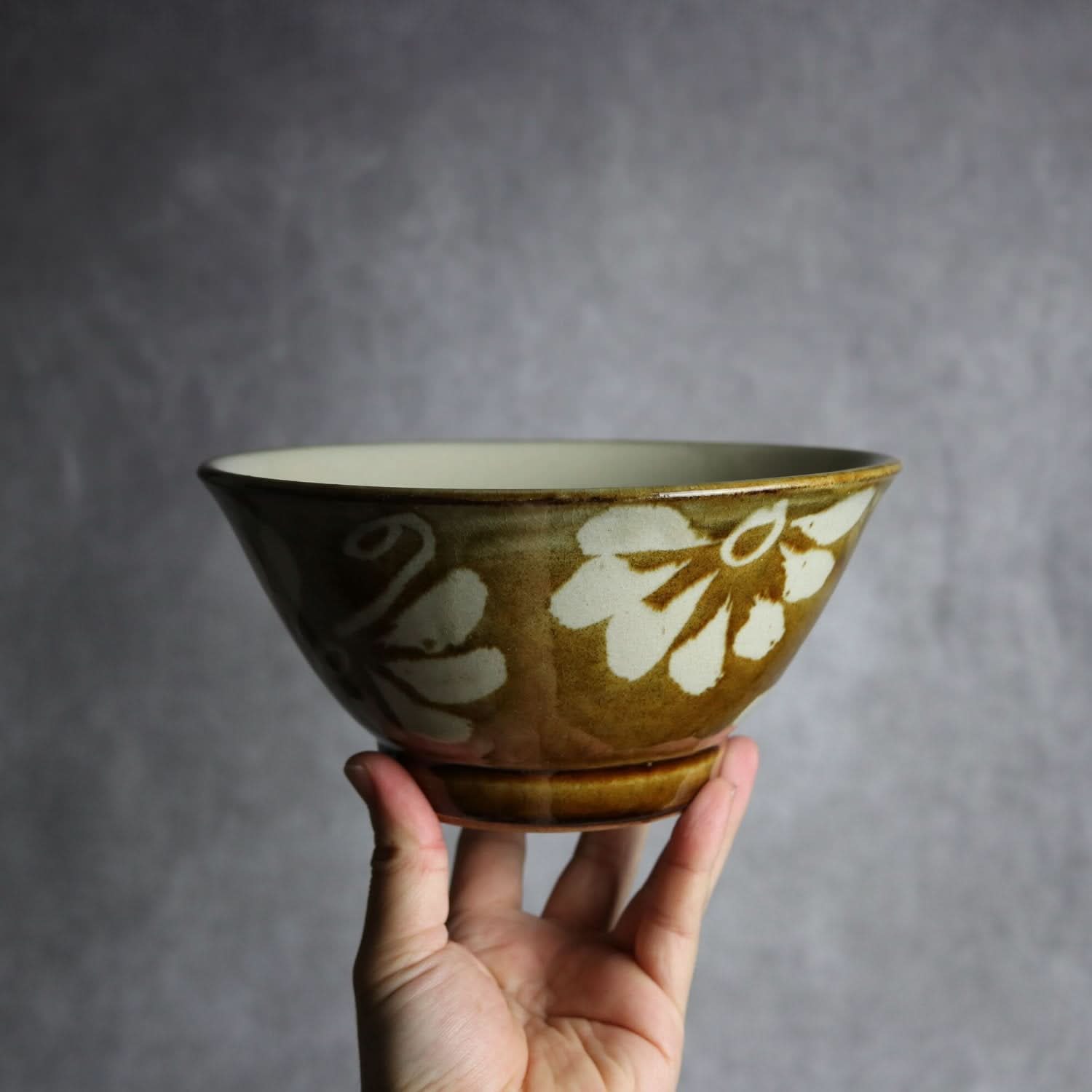 6寸マカイ 飴釉 蝋抜 菊紋唐草 やちむん 陶器 真南風工房 やちむん 陶器.