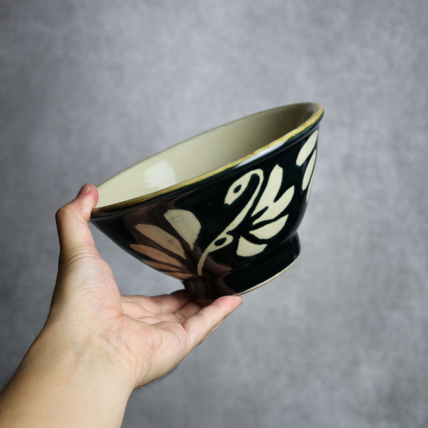 6寸マカイ 呉須釉 蝋抜 菊紋唐草 やちむん 陶器 真南風工房 やちむん 陶器.