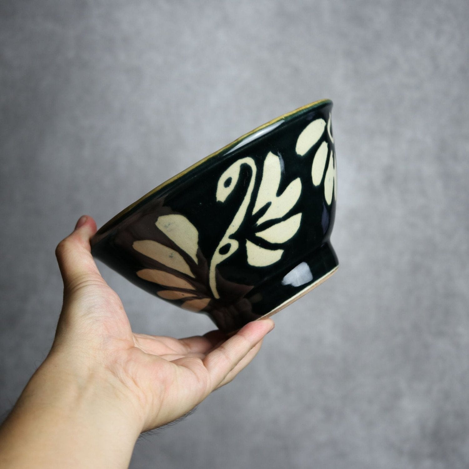 6寸マカイ 呉須釉 蝋抜 菊紋唐草 やちむん 陶器 真南風工房 やちむん 陶器.