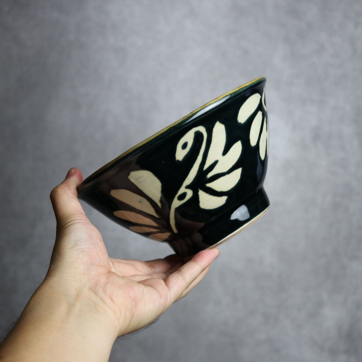 6寸マカイ 呉須釉 蝋抜 菊紋唐草 やちむん 陶器 真南風工房 やちむん 陶器.