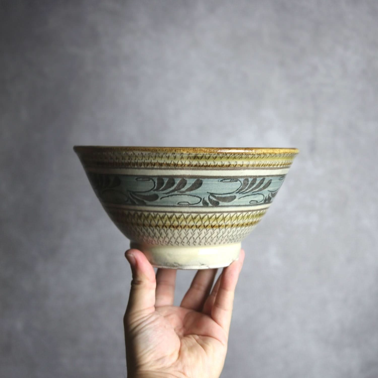 6寸マカイ 線彫唐草 やちむん 陶器 真南風工房 やちむん 陶器.