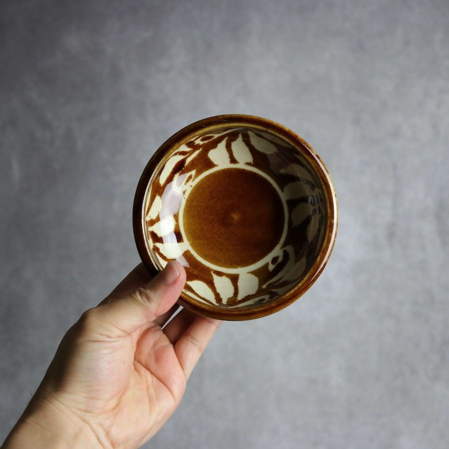 4寸鉢 飴釉 蝋抜 菊紋唐草 やちむん 陶器 真南風工房 やちむん 陶器.