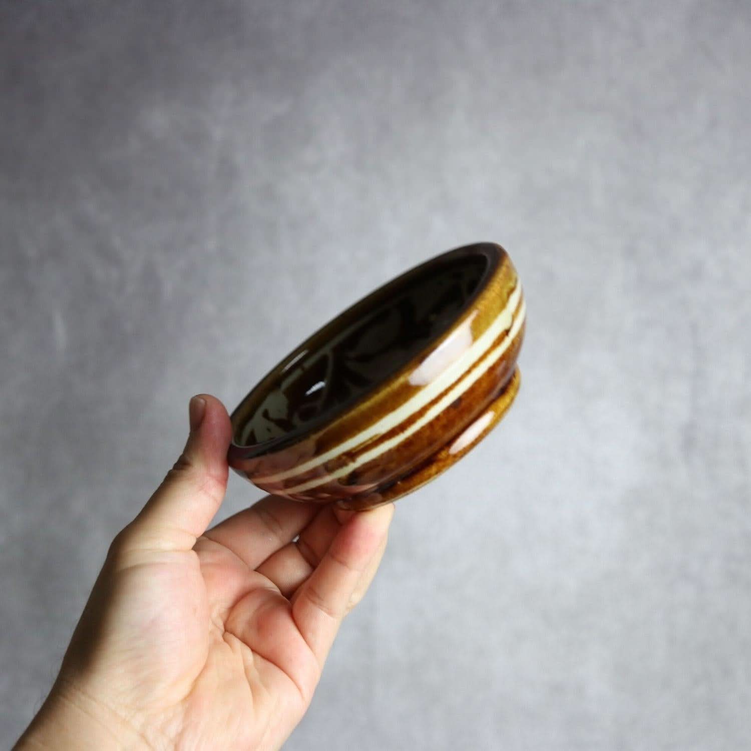 4寸鉢 飴釉 蝋抜 菊紋唐草 やちむん 陶器 真南風工房 やちむん 陶器.