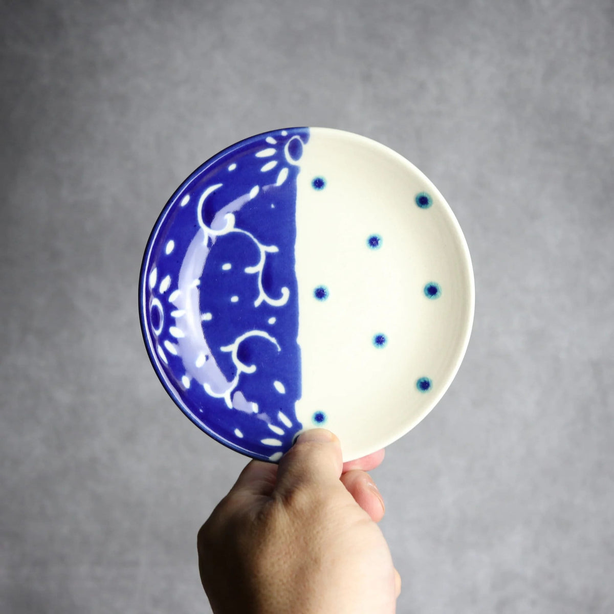 4寸皿 呉須釉 唐草 やちむん 陶器 高江洲陶磁器