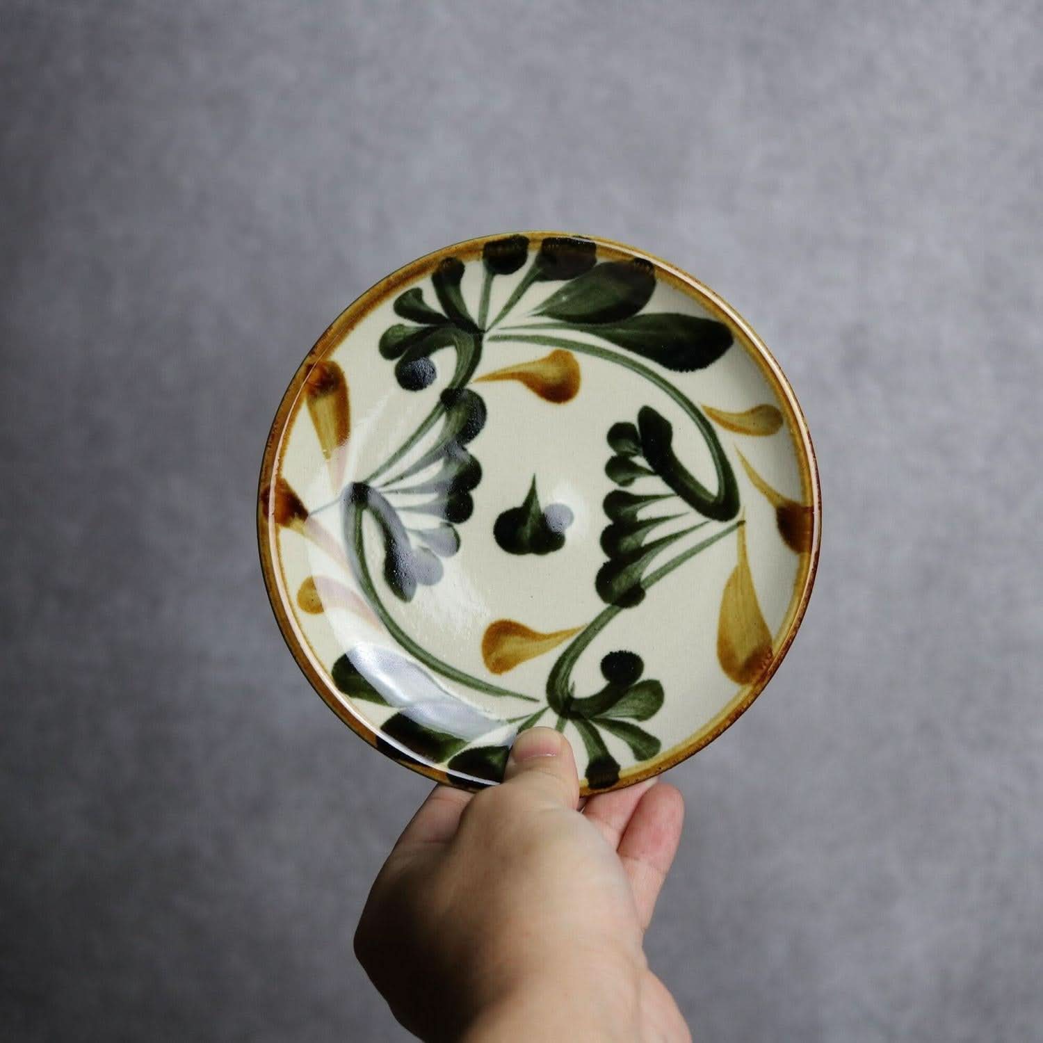 5寸皿 黒 呉須 唐草 やちむん 陶器 陶眞窯