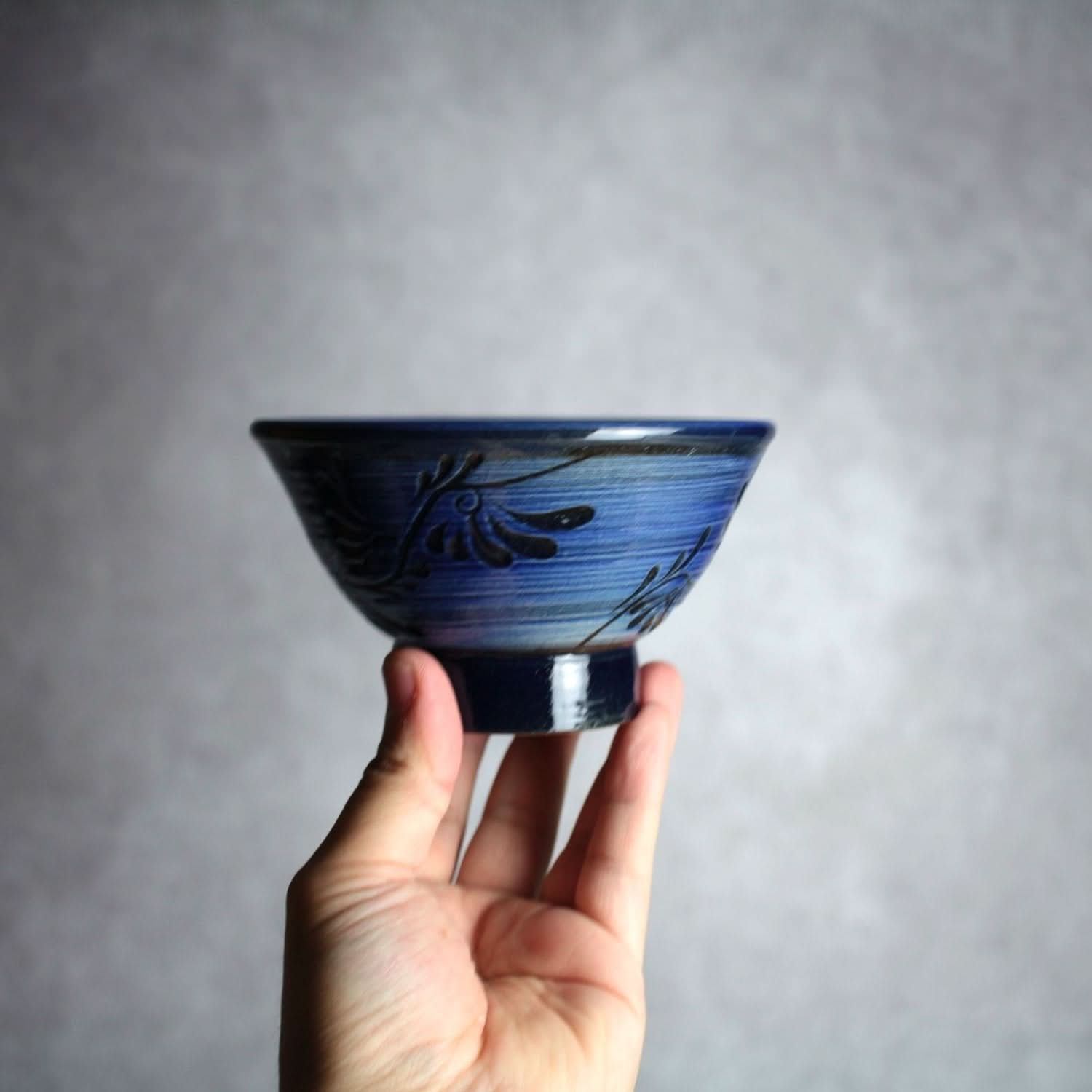 4寸マカイ 青刷毛目 線彫唐草 やちむん 陶器 幸陶器
