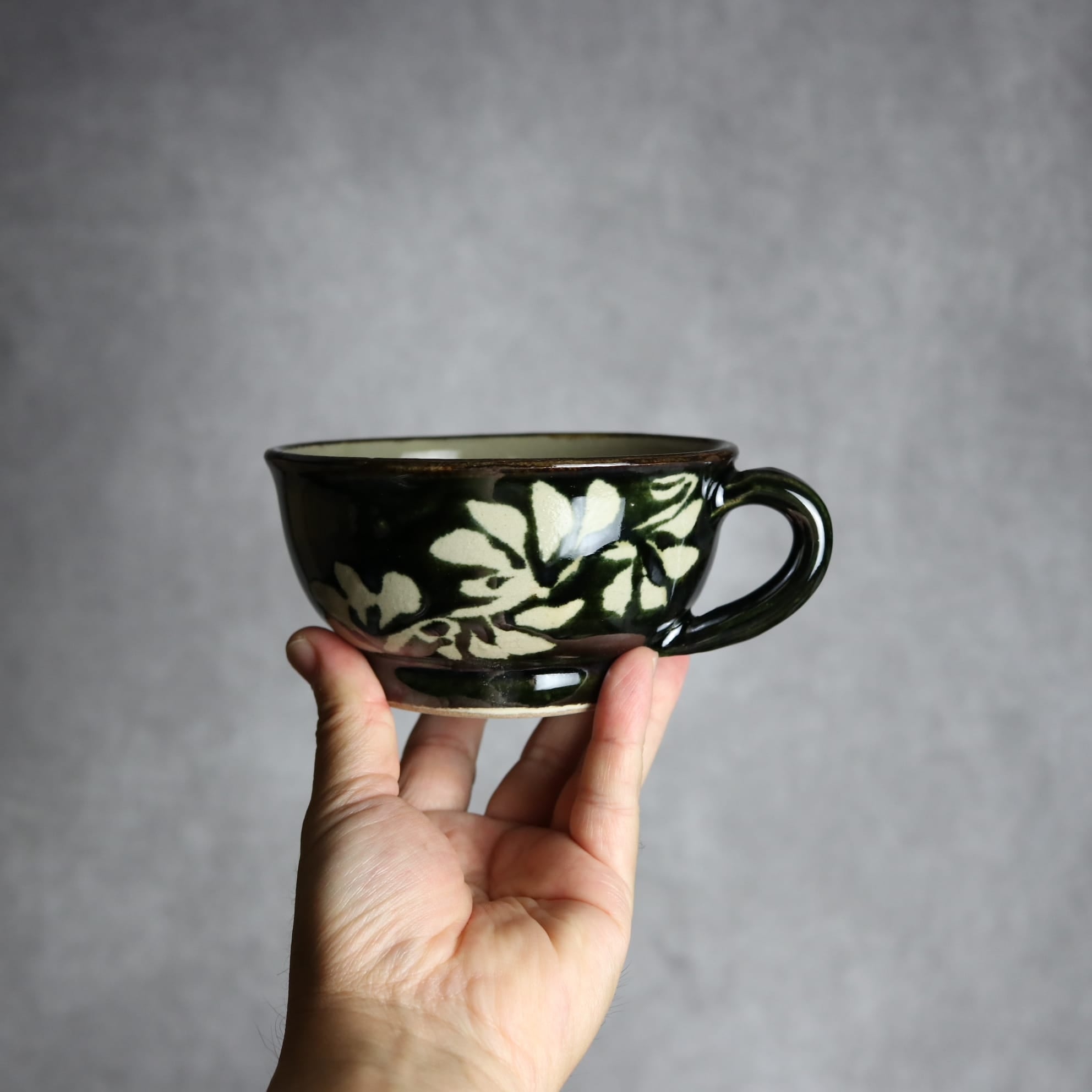スープカップ 呉須釉 蝋抜 菊紋唐草 やちむん 陶器 真南風工房