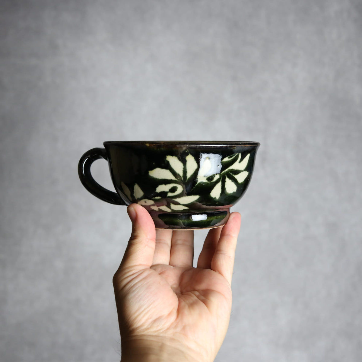 スープカップ 呉須釉 蝋抜 菊紋唐草 やちむん 陶器 真南風工房