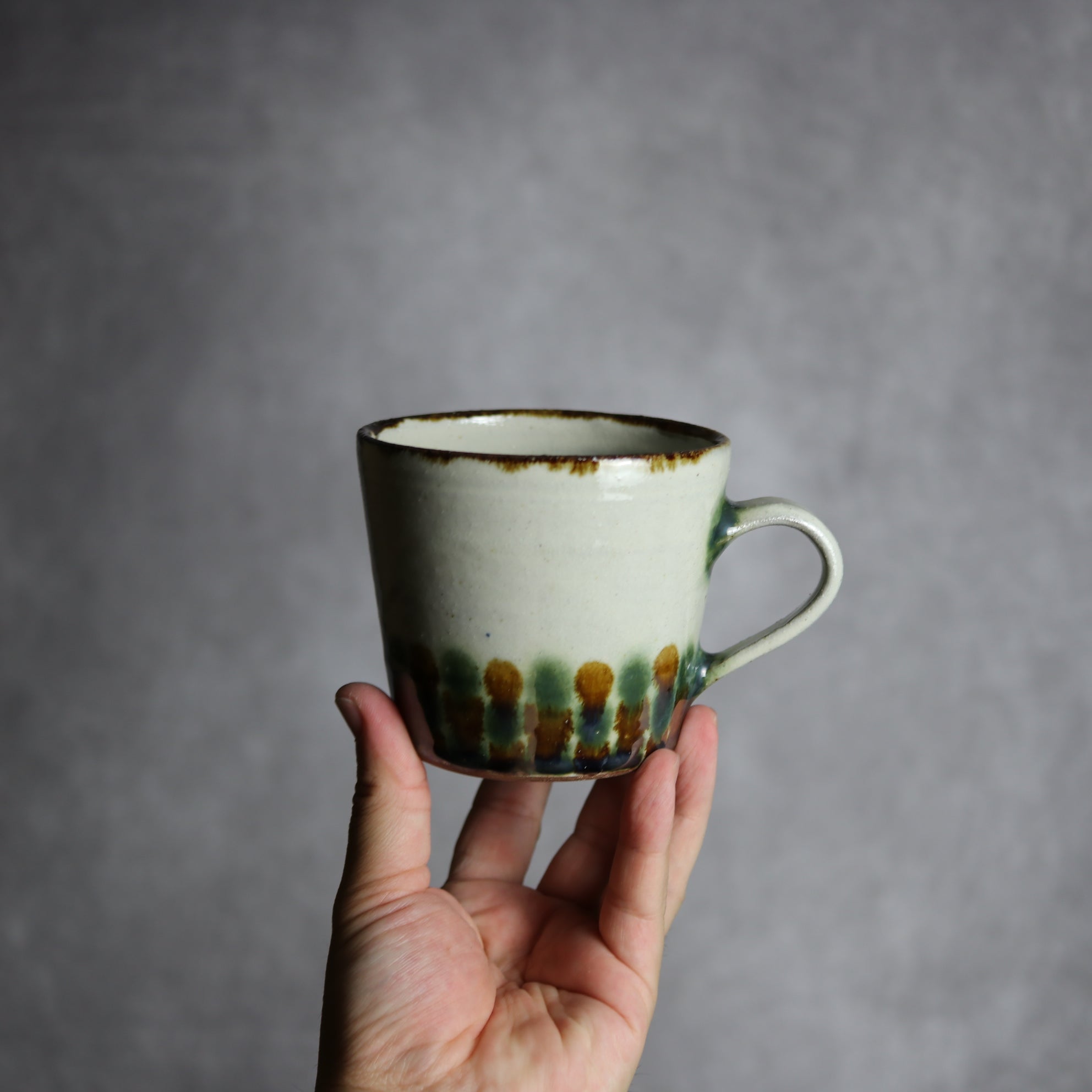 マグカップ1 三彩 点打 やちむん 陶器 やちむん工房 mug