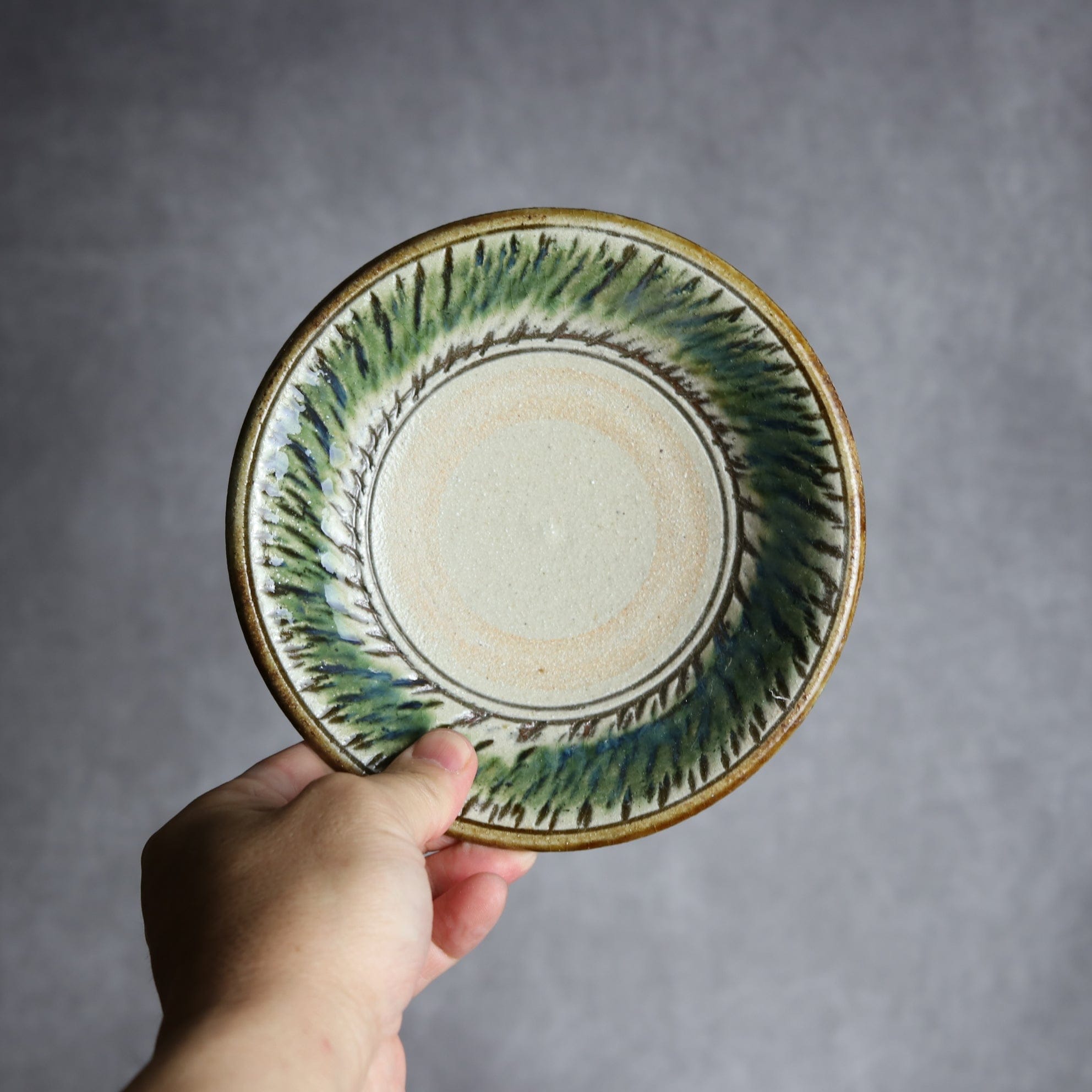 5寸皿1 緑釉 飛鉋 やちむん 陶器 榮一工房｜榮一工房｜やちむん 陶器