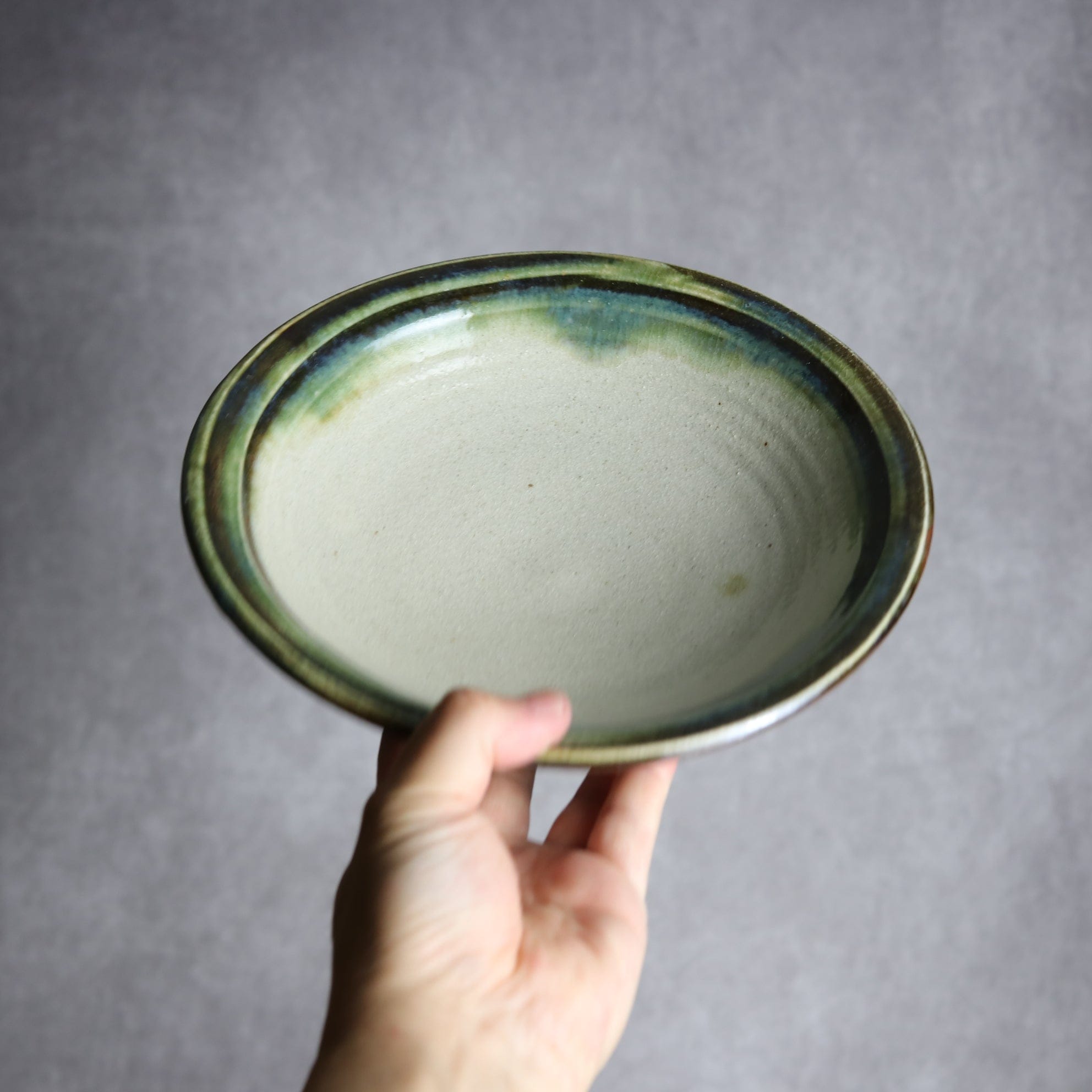 7寸皿2 緑釉 指描 やちむん 陶器 榮一工房