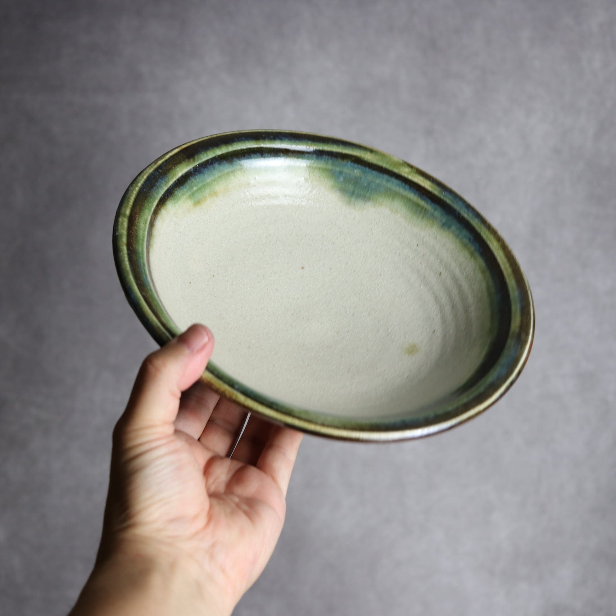 7寸皿2 緑釉 指描 やちむん 陶器 榮一工房