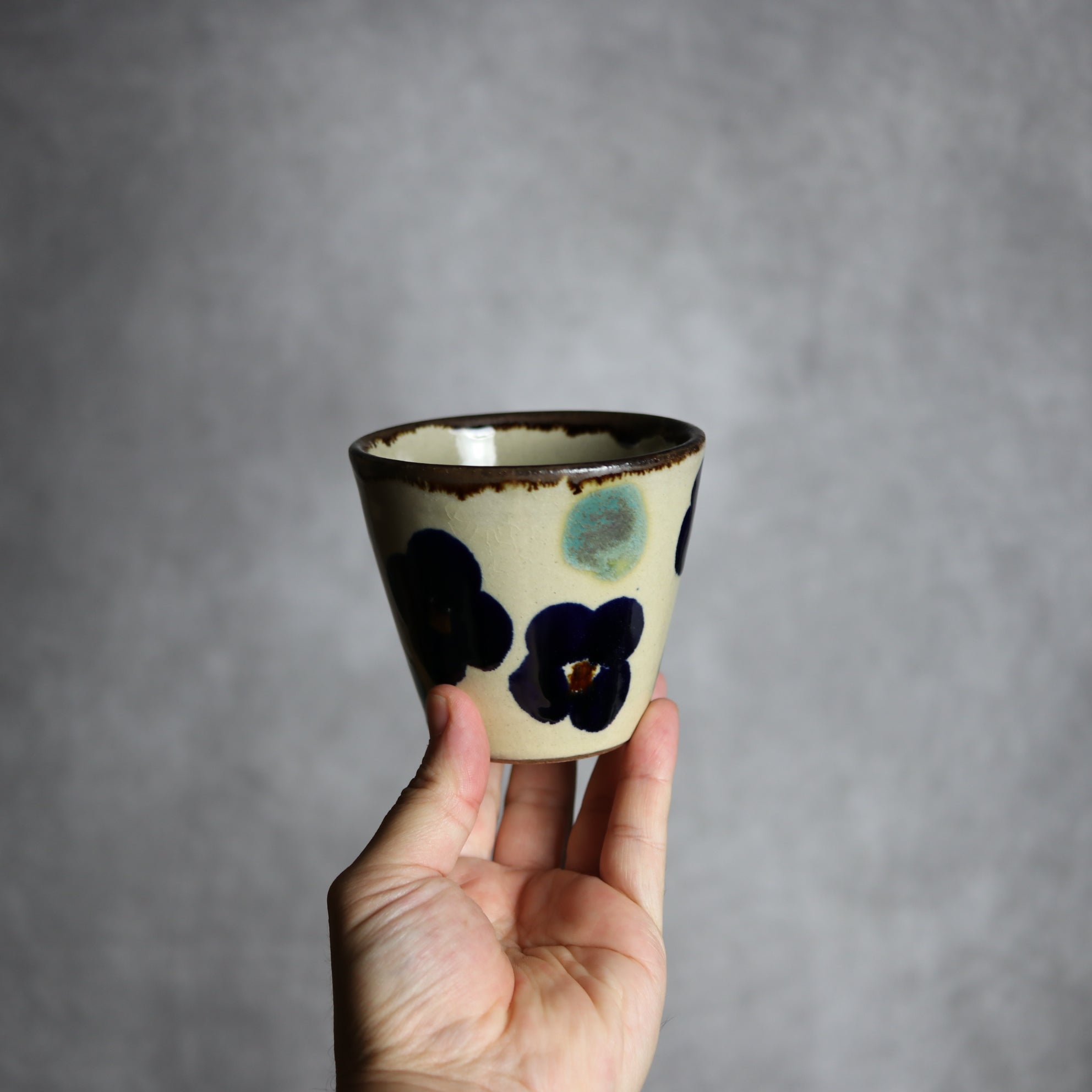 フリーカップ1 花紋 やちむん 陶器 エドメ陶房