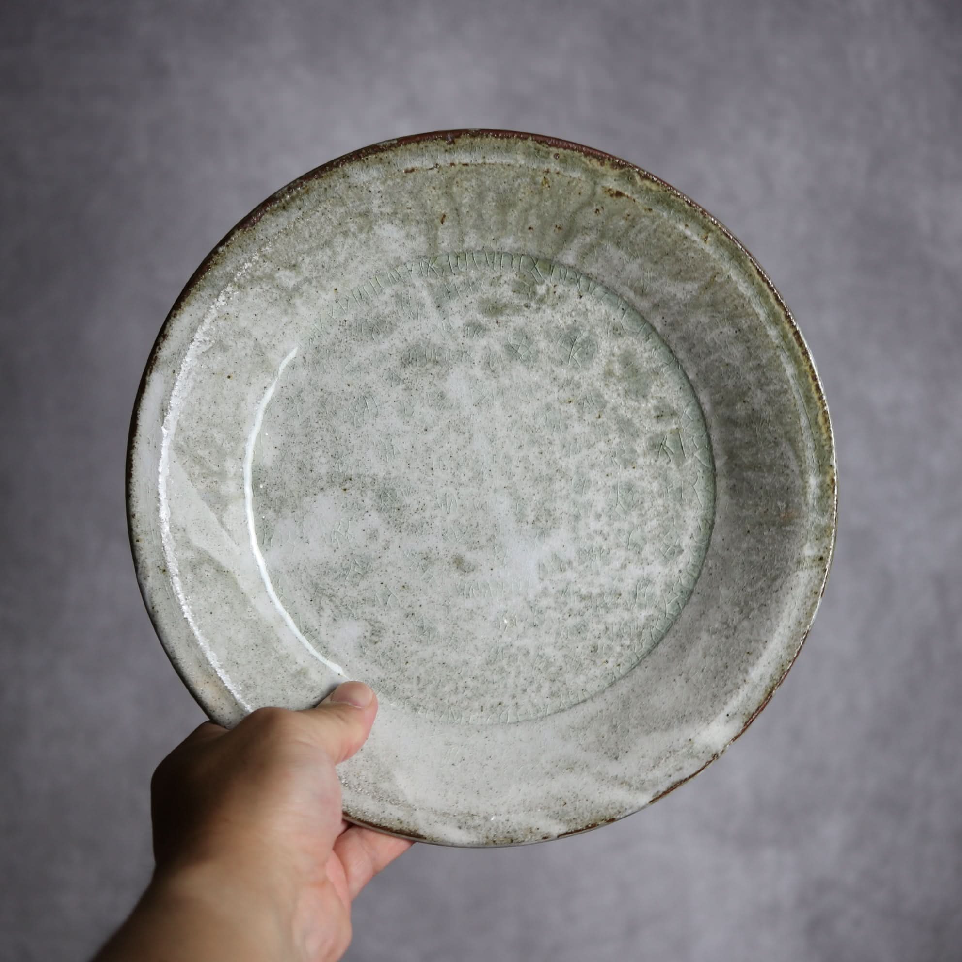 8寸リム平皿2 白 やちむん 陶器 森製陶所｜森製陶所｜やちむん 陶器