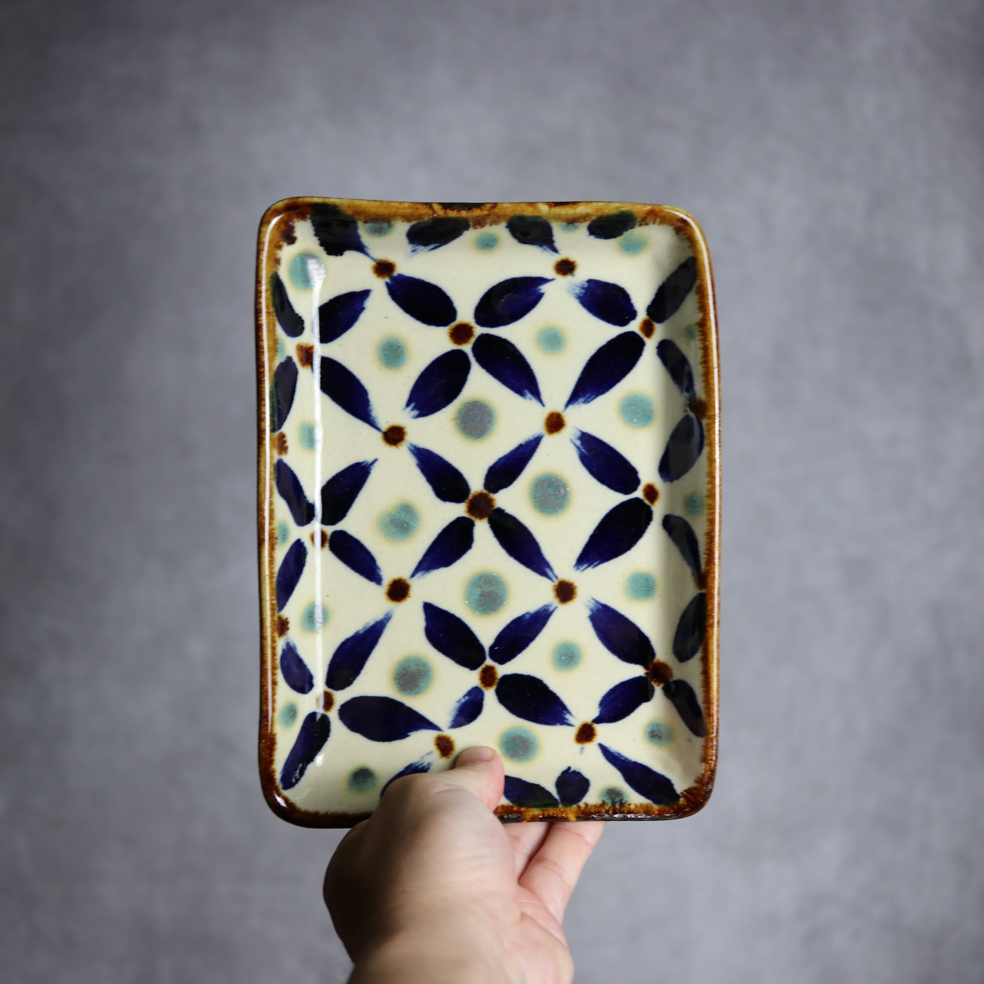 角皿1 網花紋 やちむん 陶器 エドメ陶房