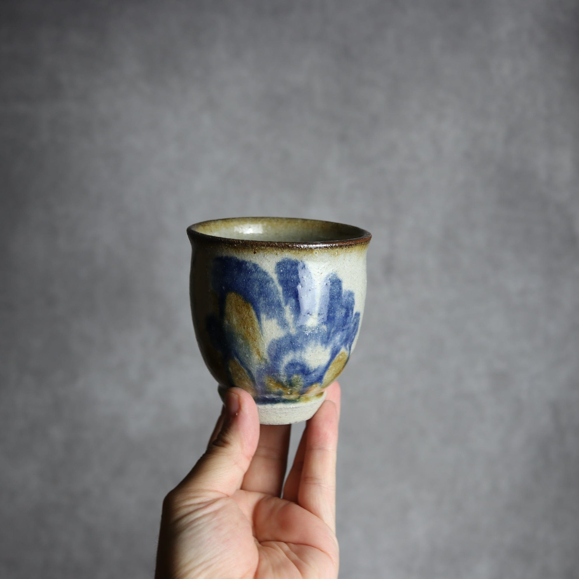 湯呑1 飴 呉須釉 唐草 やちむん 陶器 榮一工房