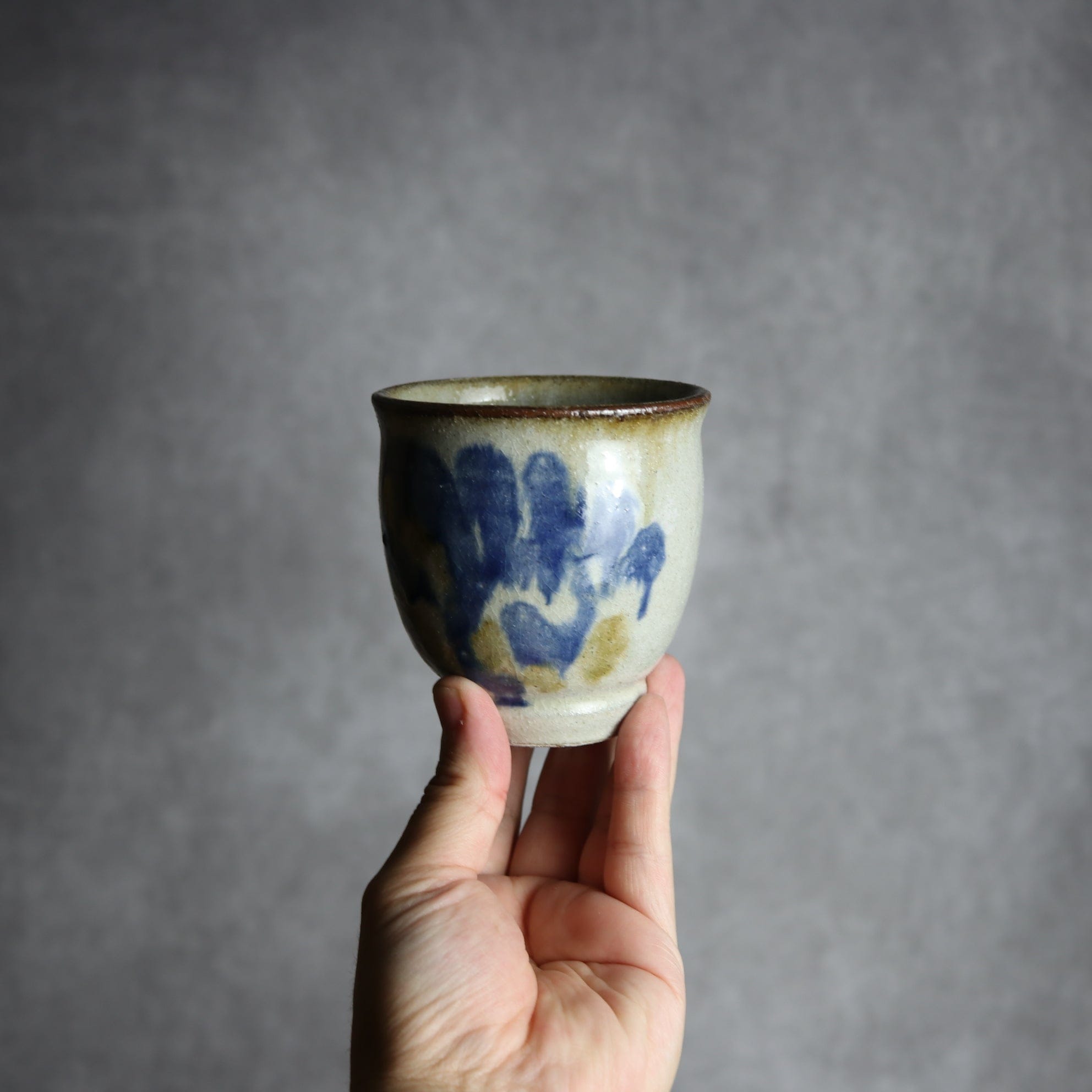 湯呑1 飴 呉須釉 唐草 やちむん 陶器 榮一工房