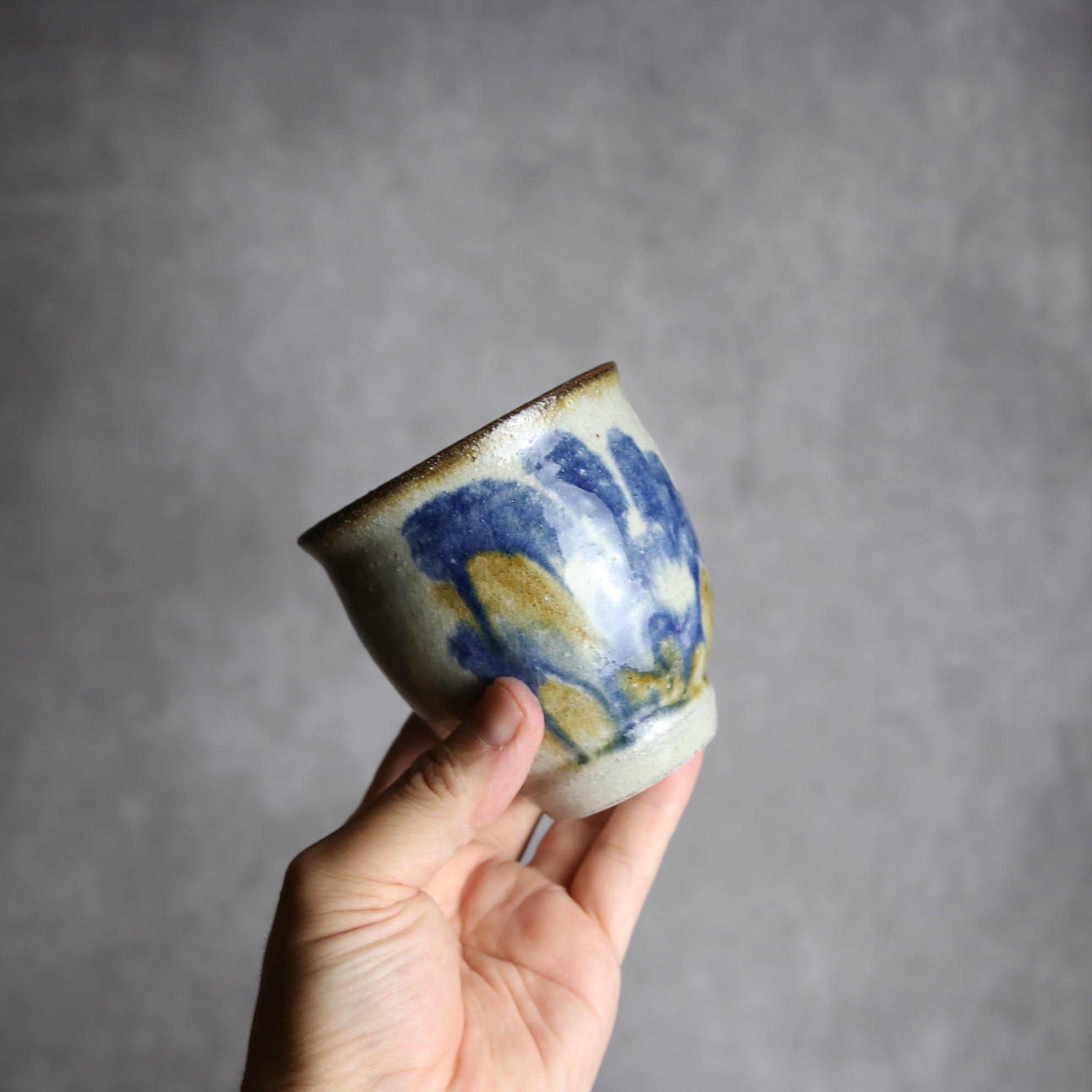 湯呑1 飴 呉須釉 唐草 やちむん 陶器 榮一工房