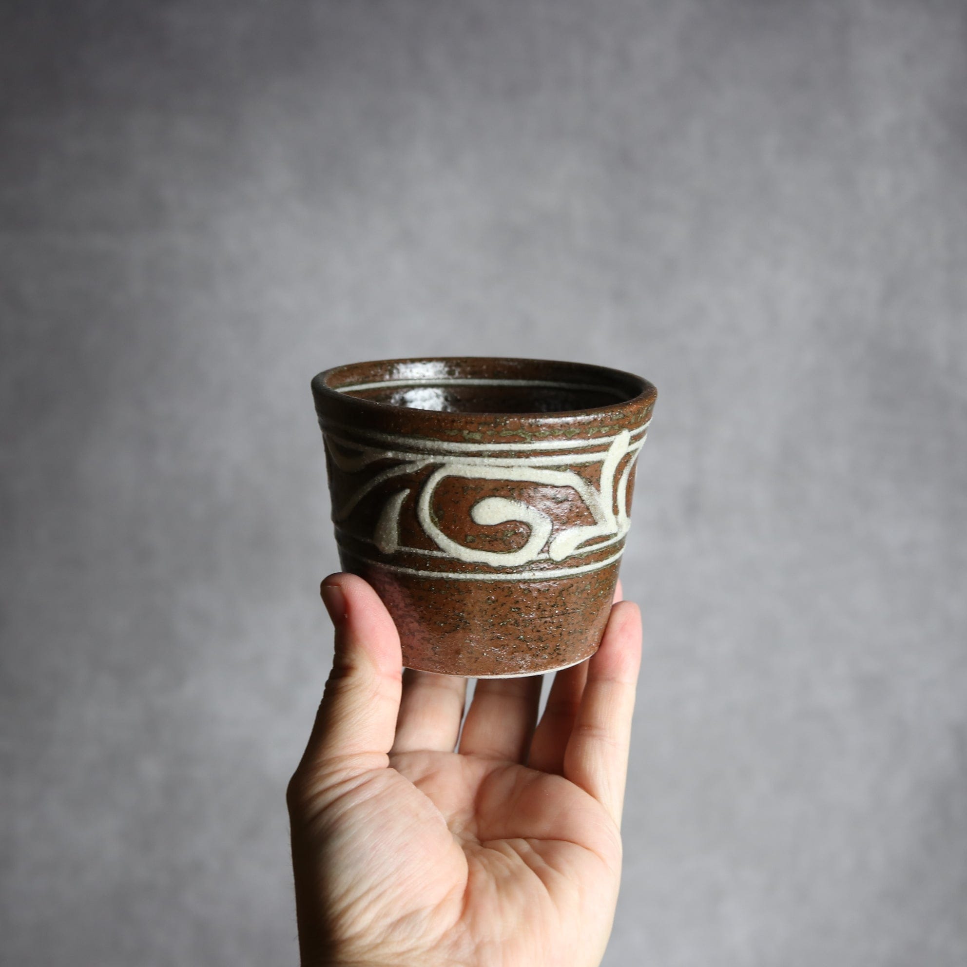 そば猪口1 イッチン 唐草 やちむん 陶器 榮一工房