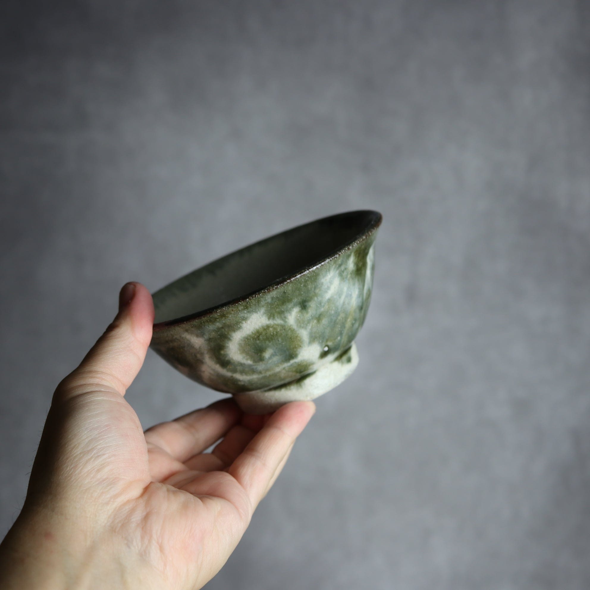 4寸マカイ1 黒呉須釉 唐草 やちむん 陶器 榮一工房