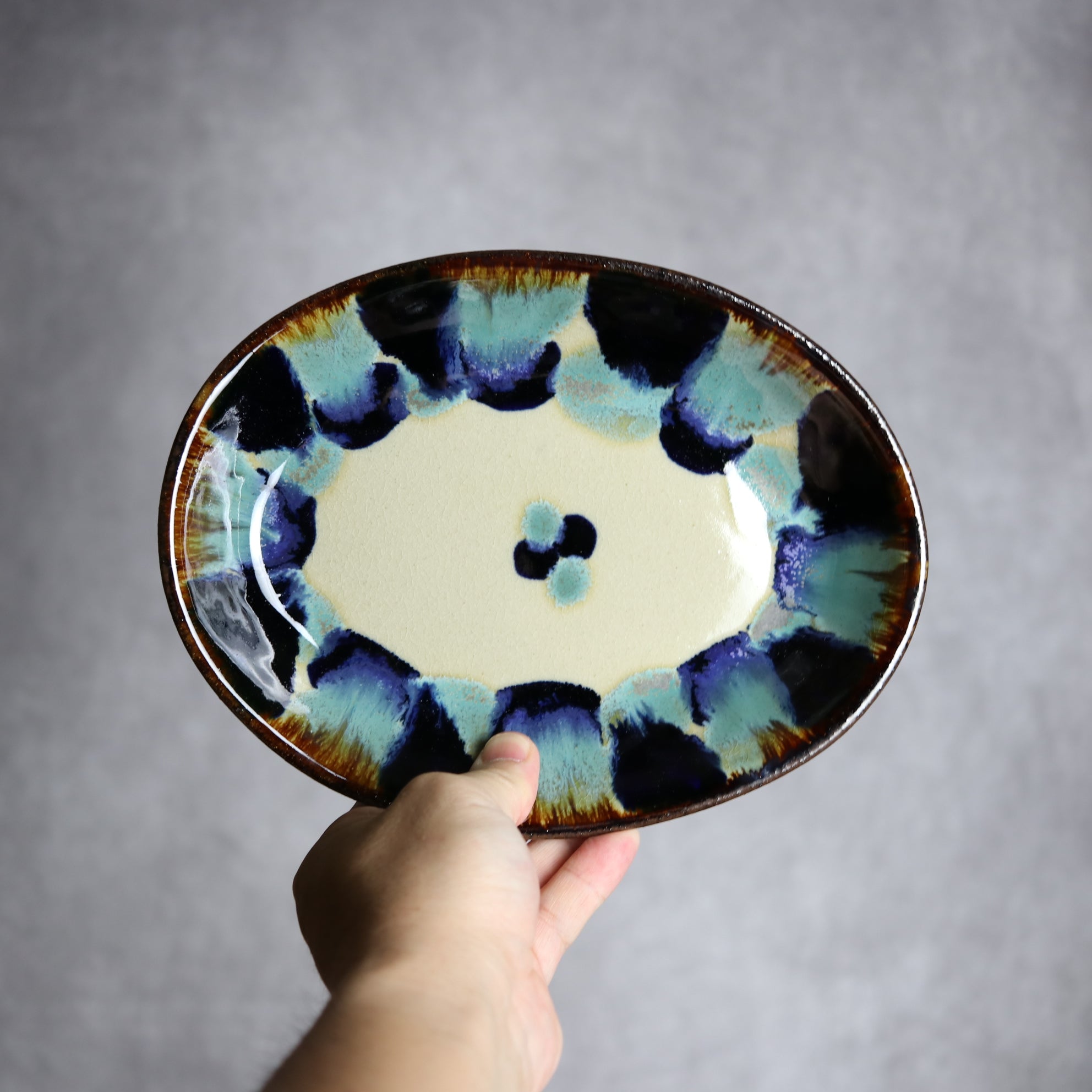 オーバル皿1 青三彩紋 やちむん 陶器 エドメ陶房