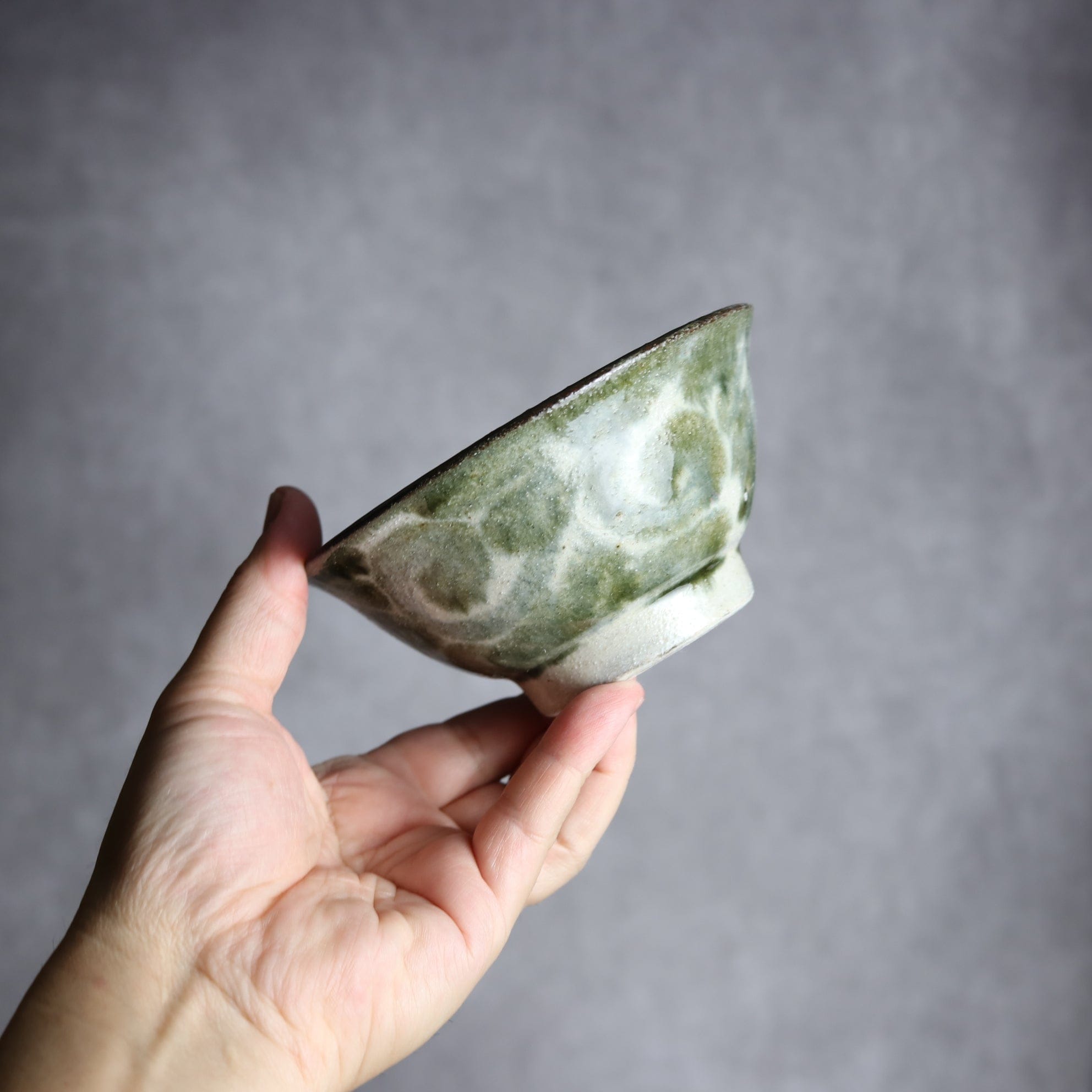 4寸マカイ1 黒呉須釉 唐草 やちむん 陶器 榮一工房