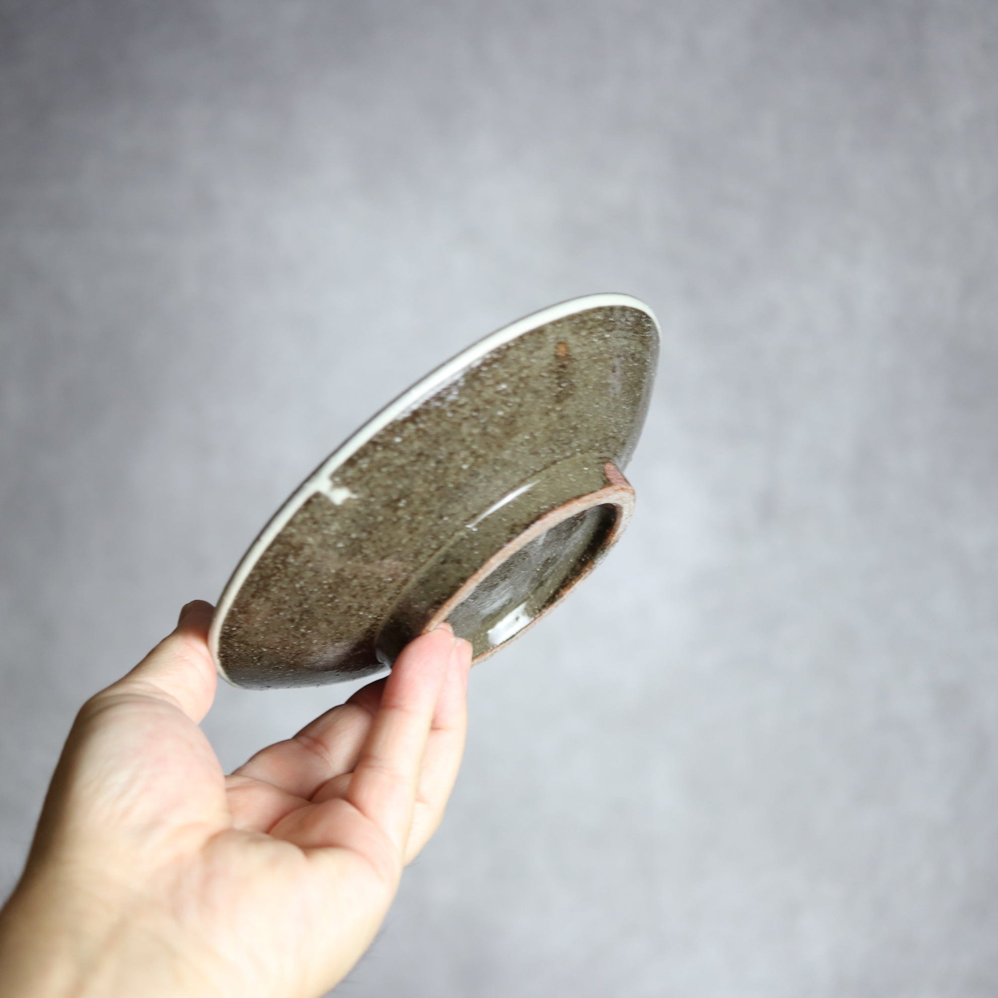 5寸皿2 飴 呉須釉 菊花双葉 やちむん 陶器 漂窯 陶器.