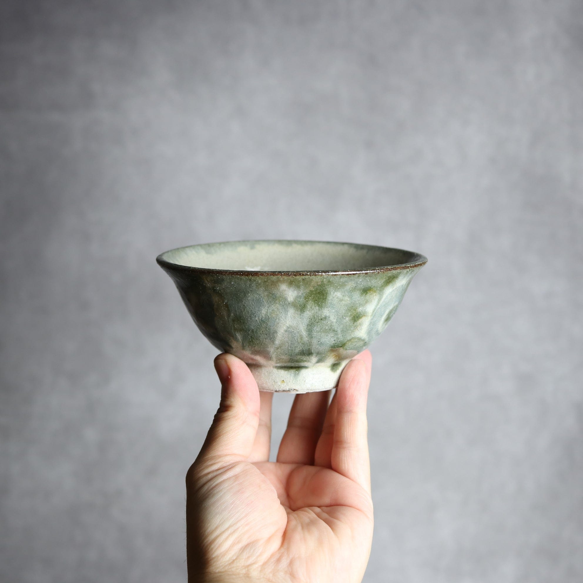 4寸マカイ2 黒呉須釉 唐草 やちむん 陶器 榮一工房｜榮一工房