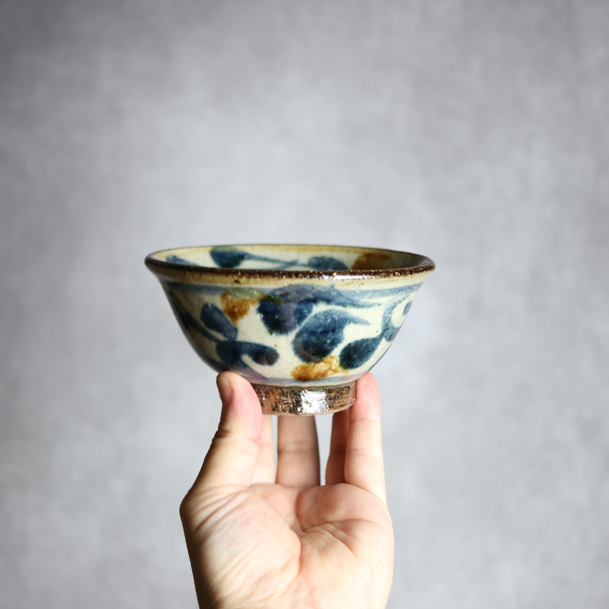 4寸マカイ 紺 茶 唐草柄 やちむん 陶器 陶芸こまがた