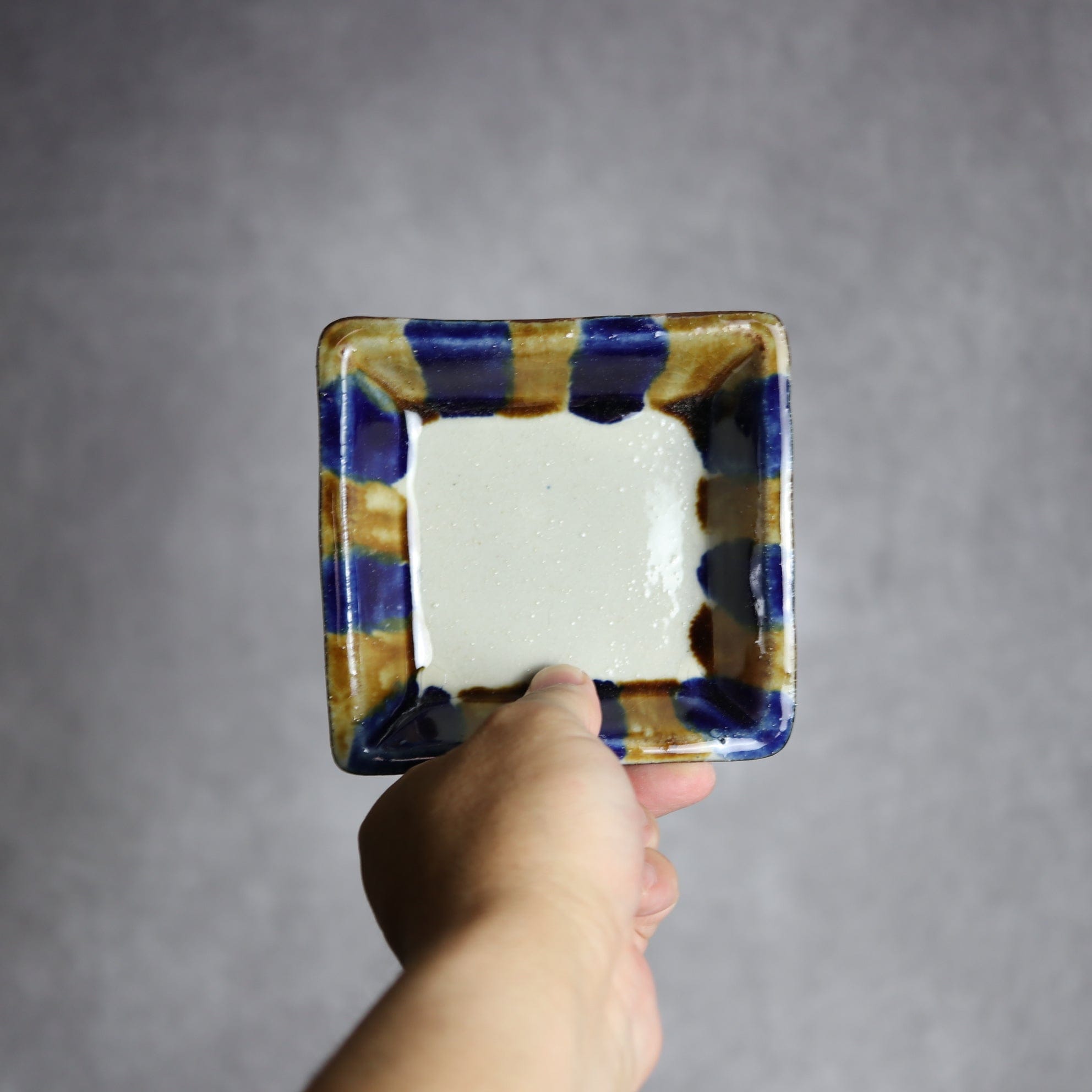 角皿1 飴 呉須釉 やちむん 陶器 漂窯 陶器.