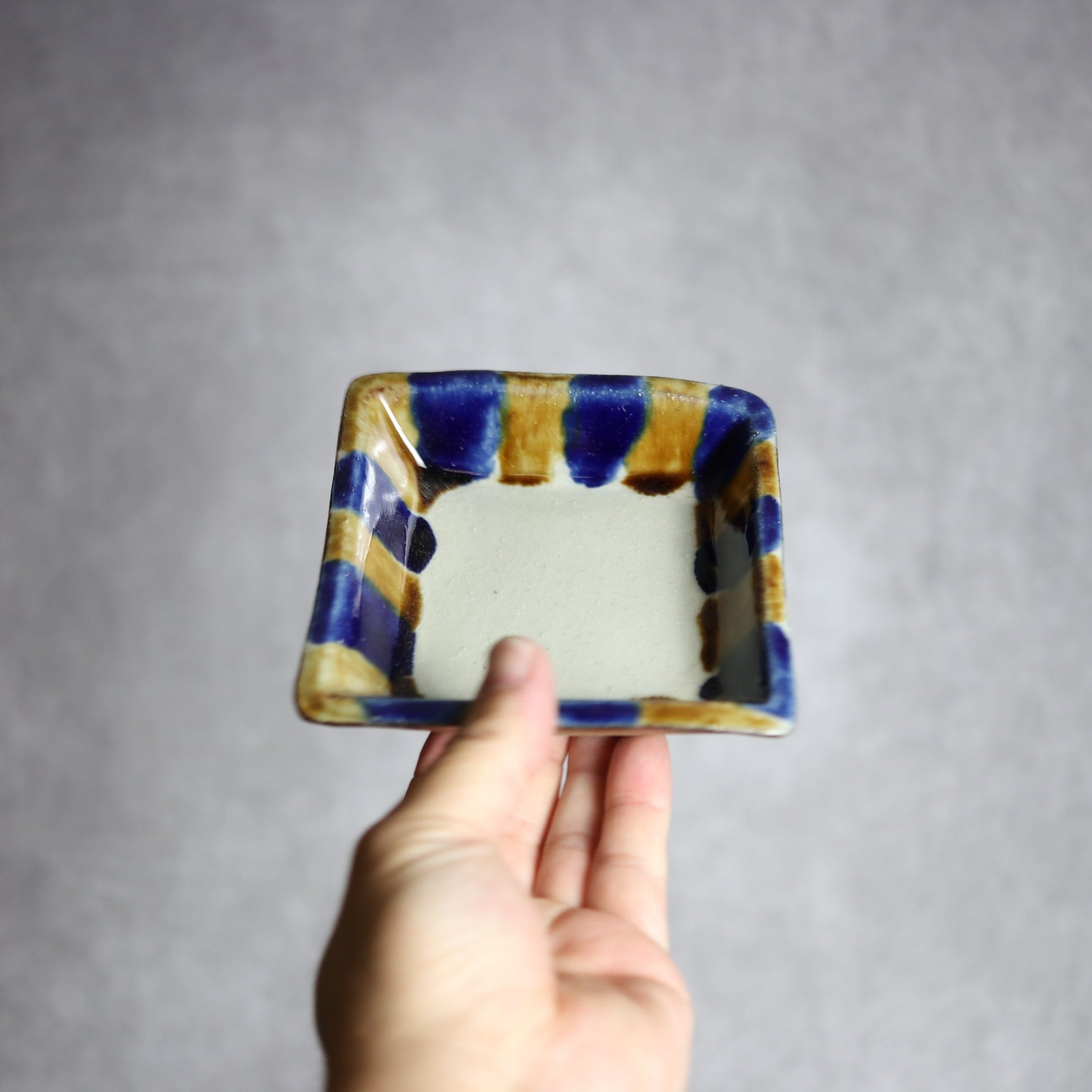 角皿1 飴 呉須釉 やちむん 陶器 漂窯 陶器.