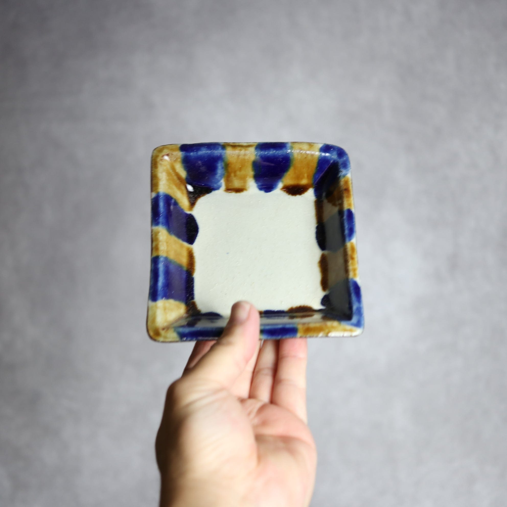 角皿1 飴 呉須釉 やちむん 陶器 漂窯 陶器.