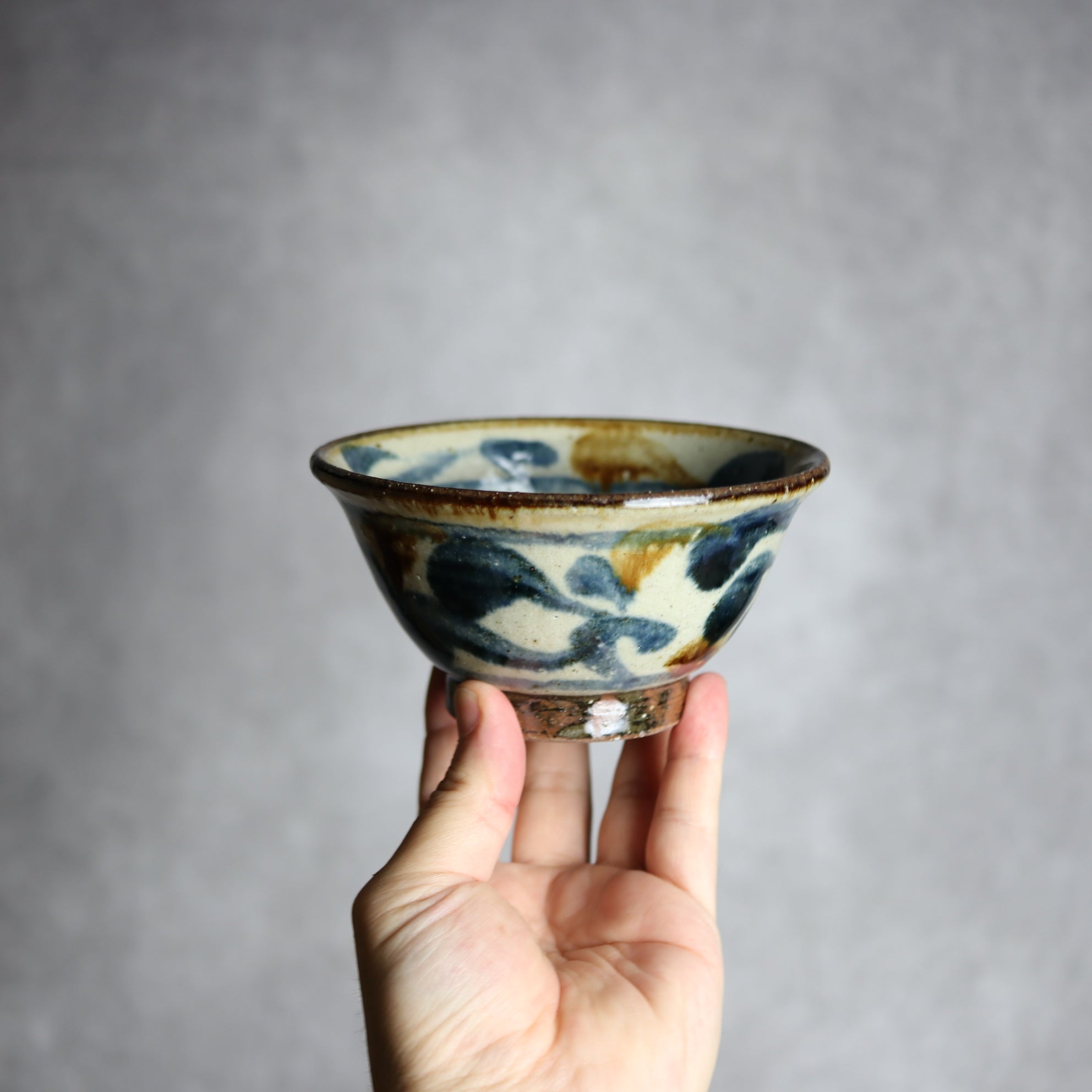 4寸マカイ 紺 茶 デイゴ柄 やちむん 陶器 陶芸こまがた