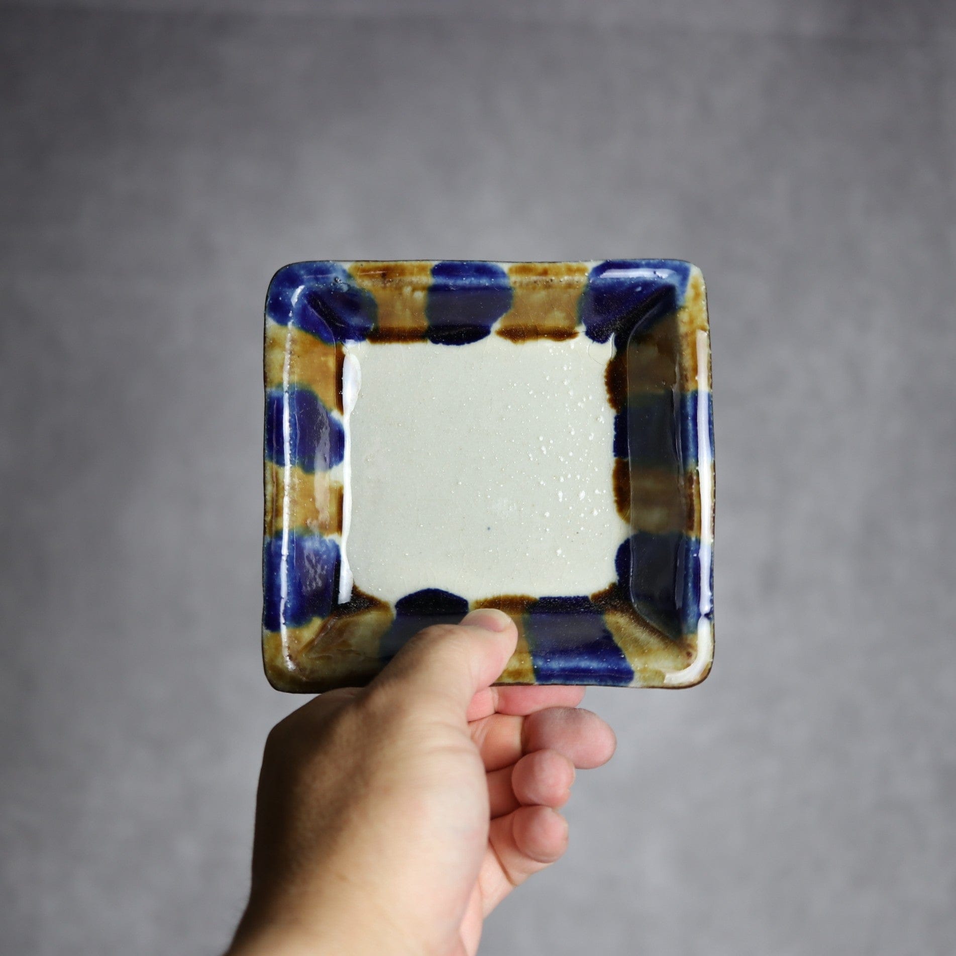 角皿1 飴 呉須釉 やちむん 陶器 漂窯 陶器.