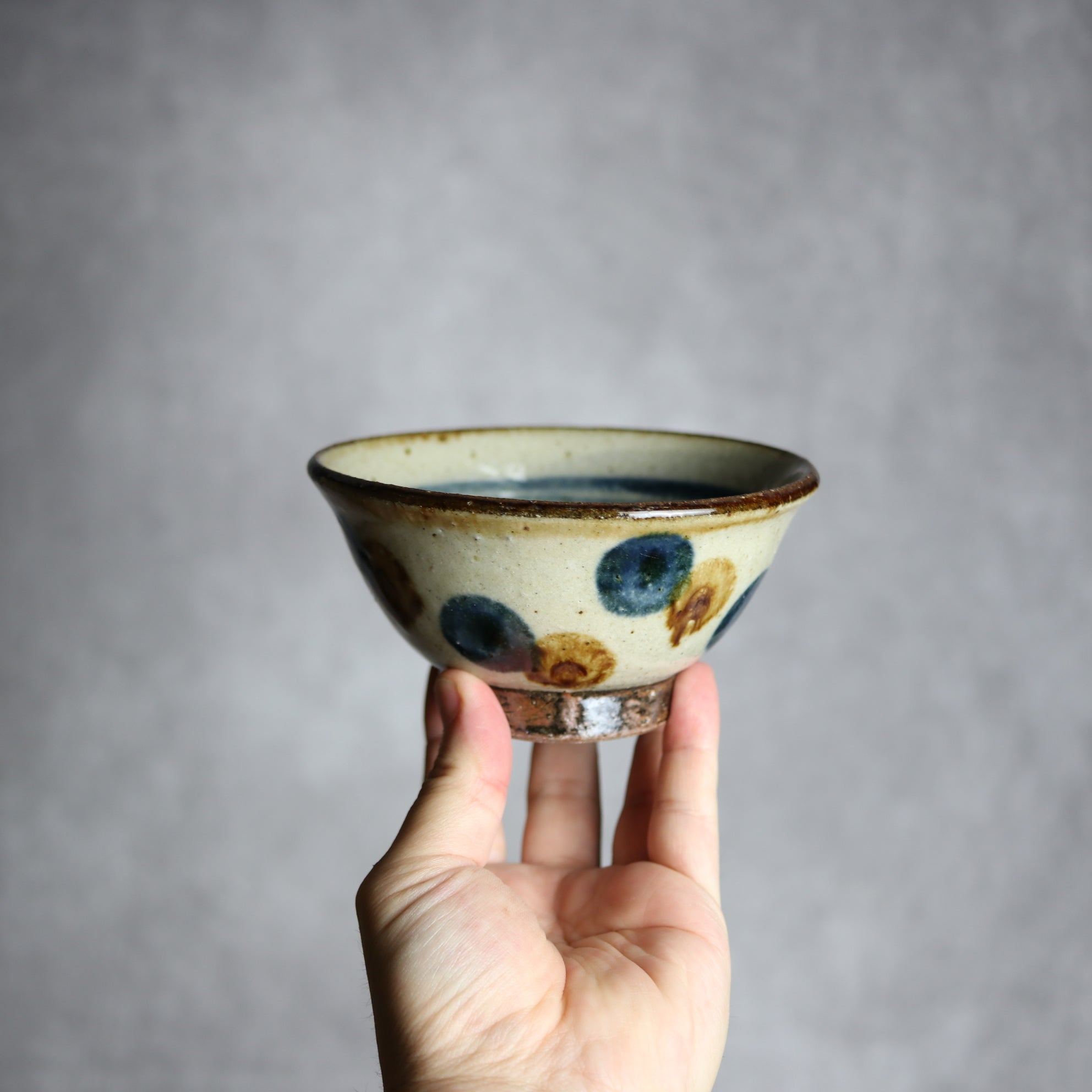 4寸マカイ 紺 茶ドット やちむん 陶器 陶芸こまがた