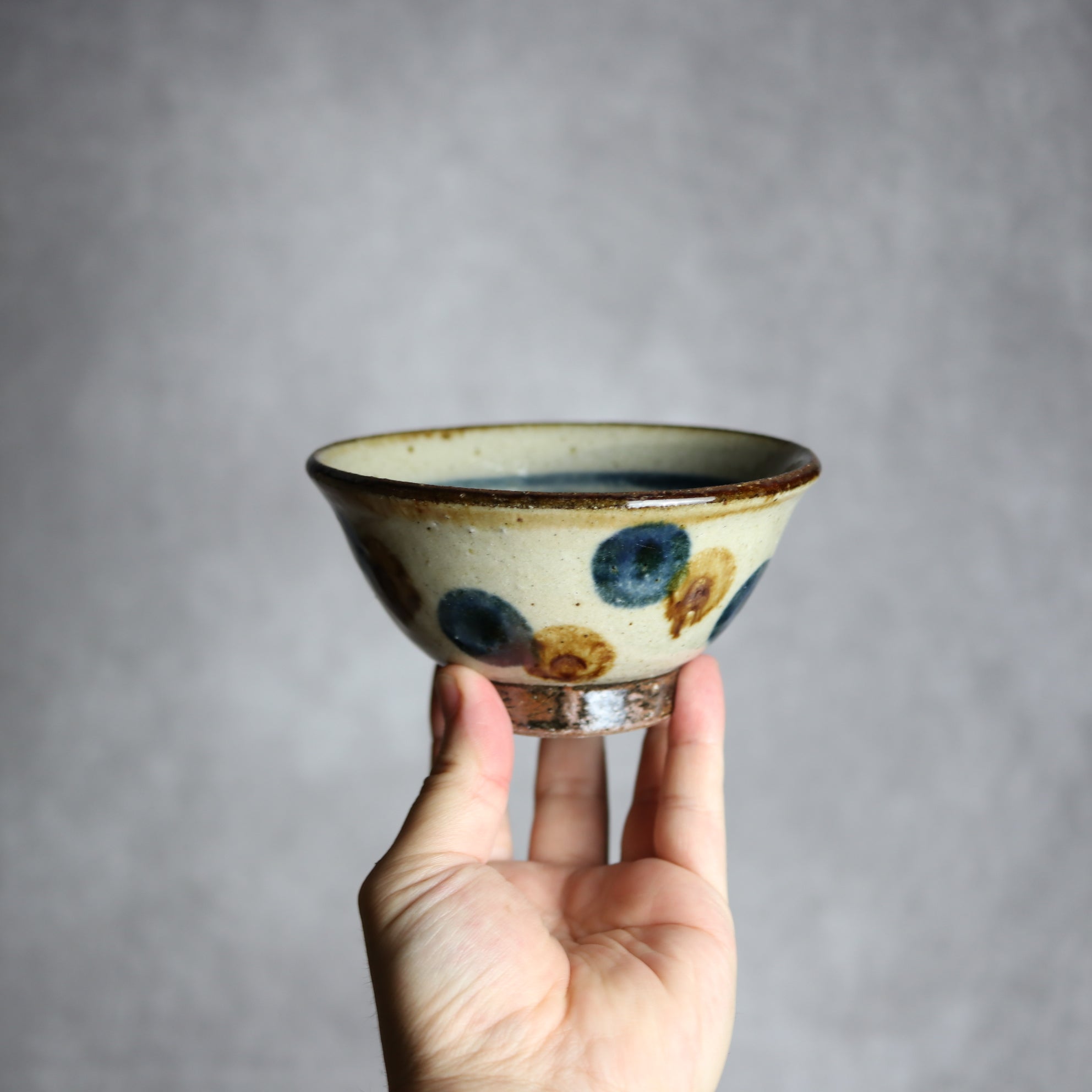 4寸マカイ 紺 茶ドット やちむん 陶器 陶芸こまがた