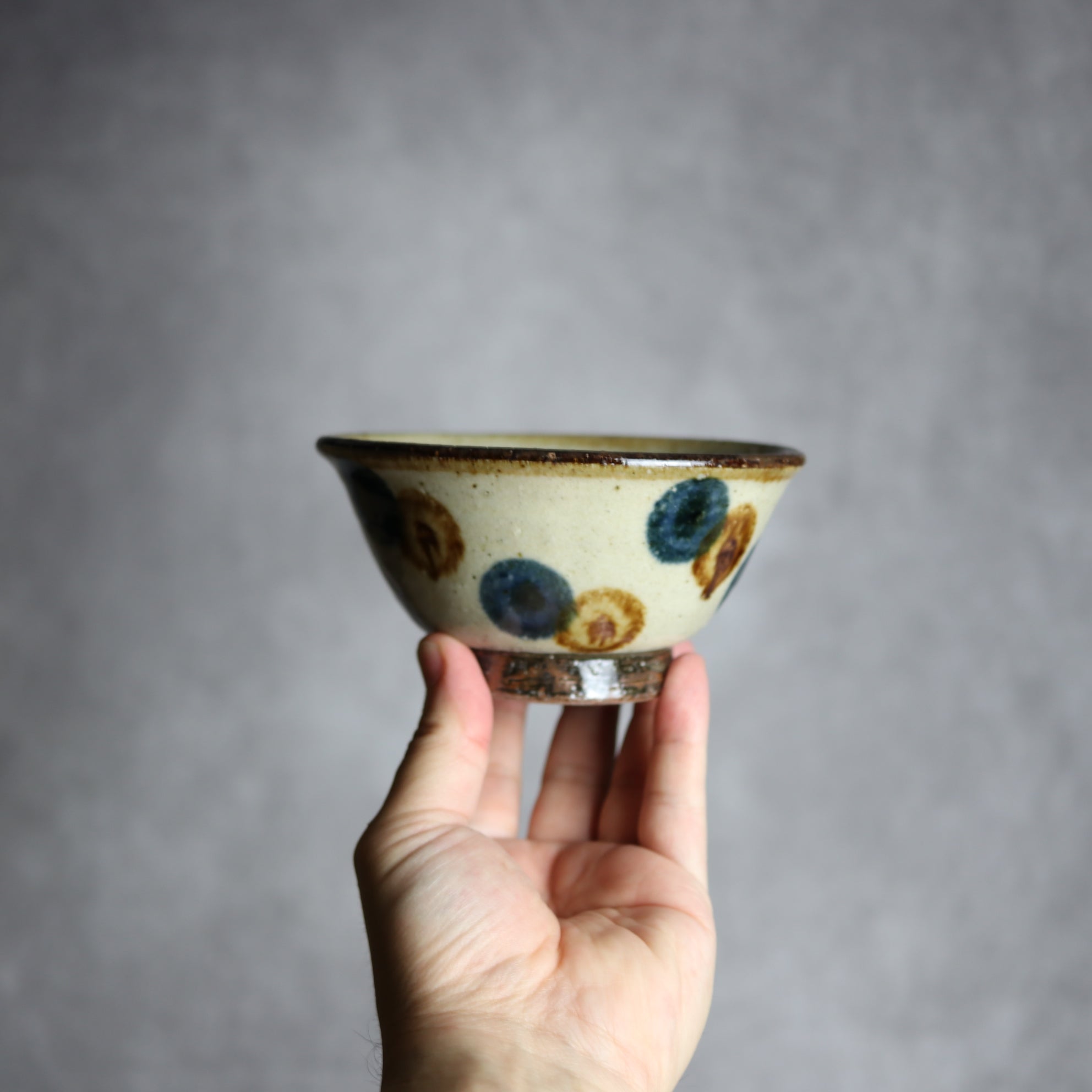 4寸マカイ 紺 茶ドット やちむん 陶器 陶芸こまがた