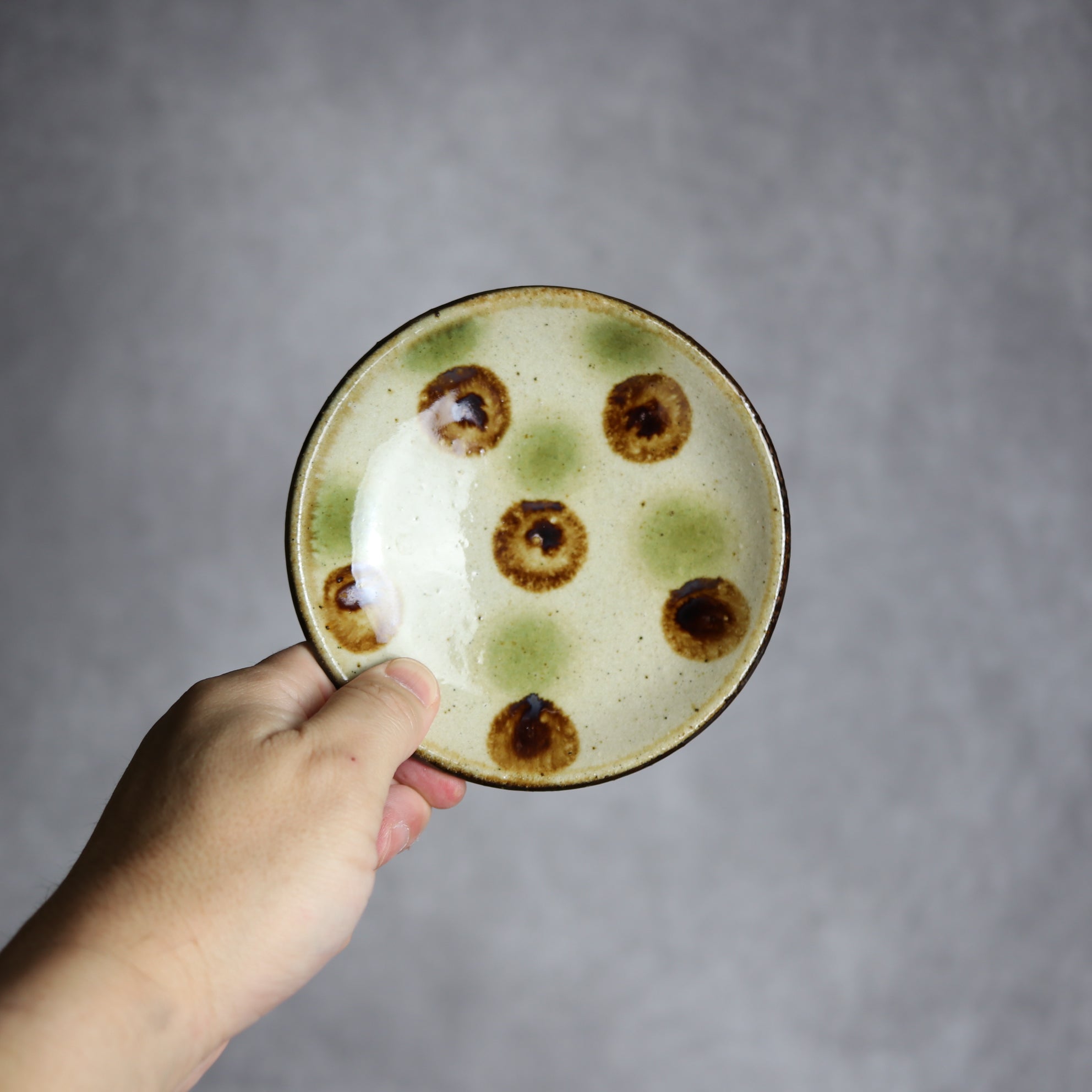 4寸皿 緑 茶 ドット やちむん 陶器 陶芸こまがた