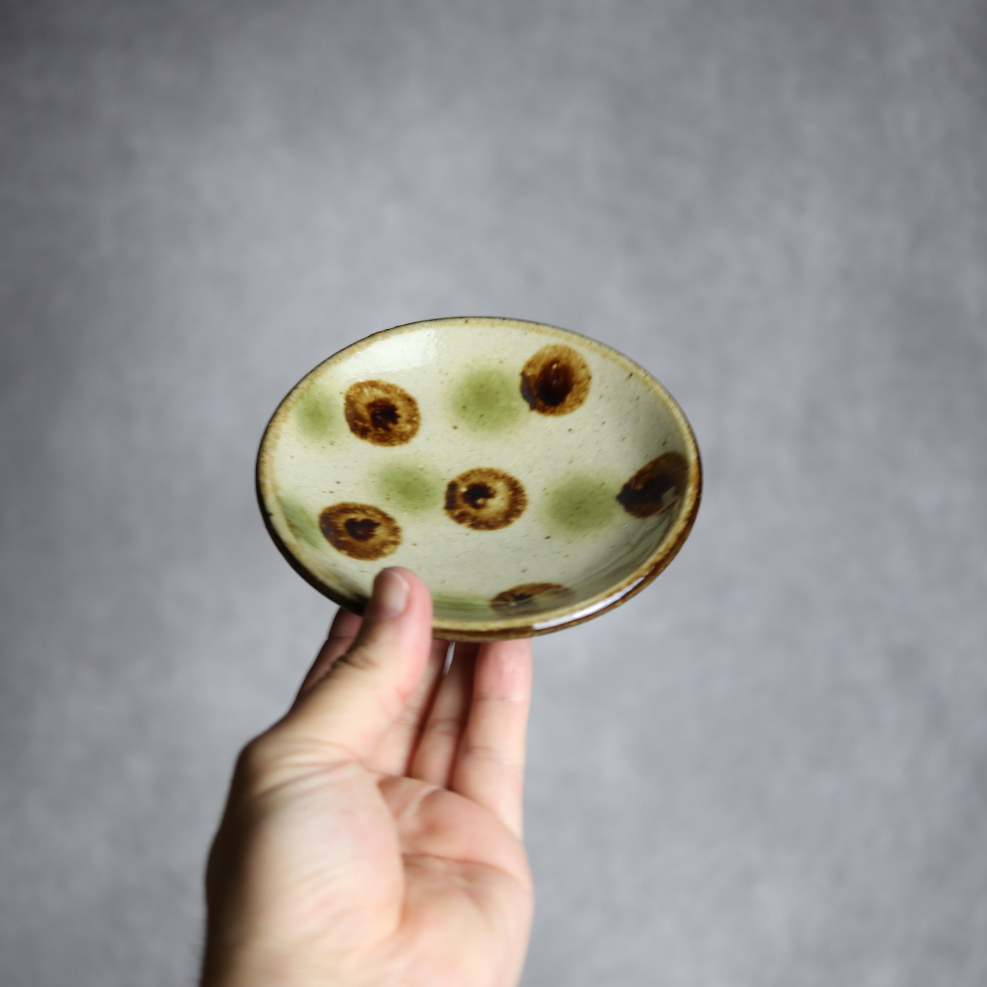 4寸皿 緑 茶 ドット やちむん 陶器 陶芸こまがた