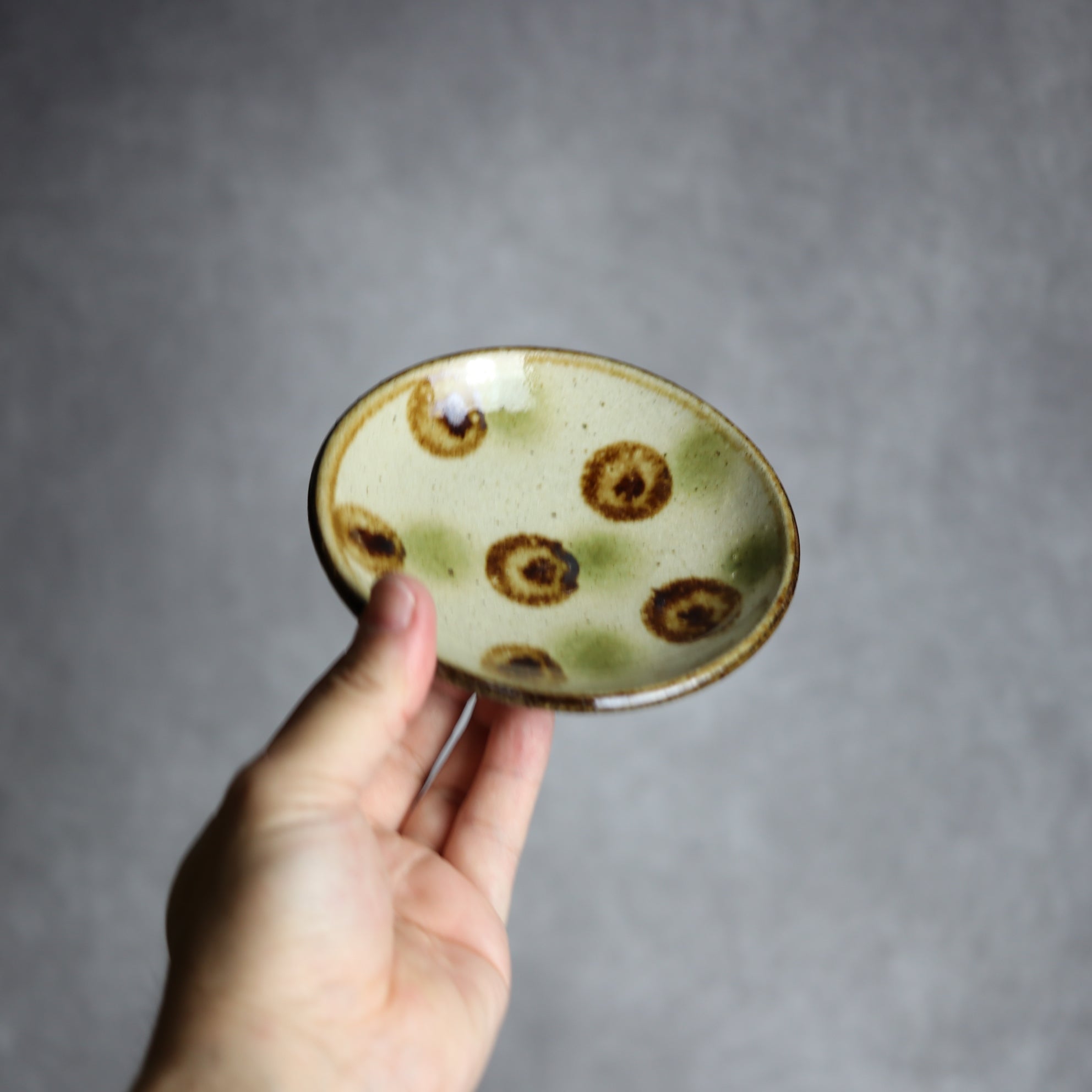 4寸皿 緑 茶 ドット やちむん 陶器 陶芸こまがた