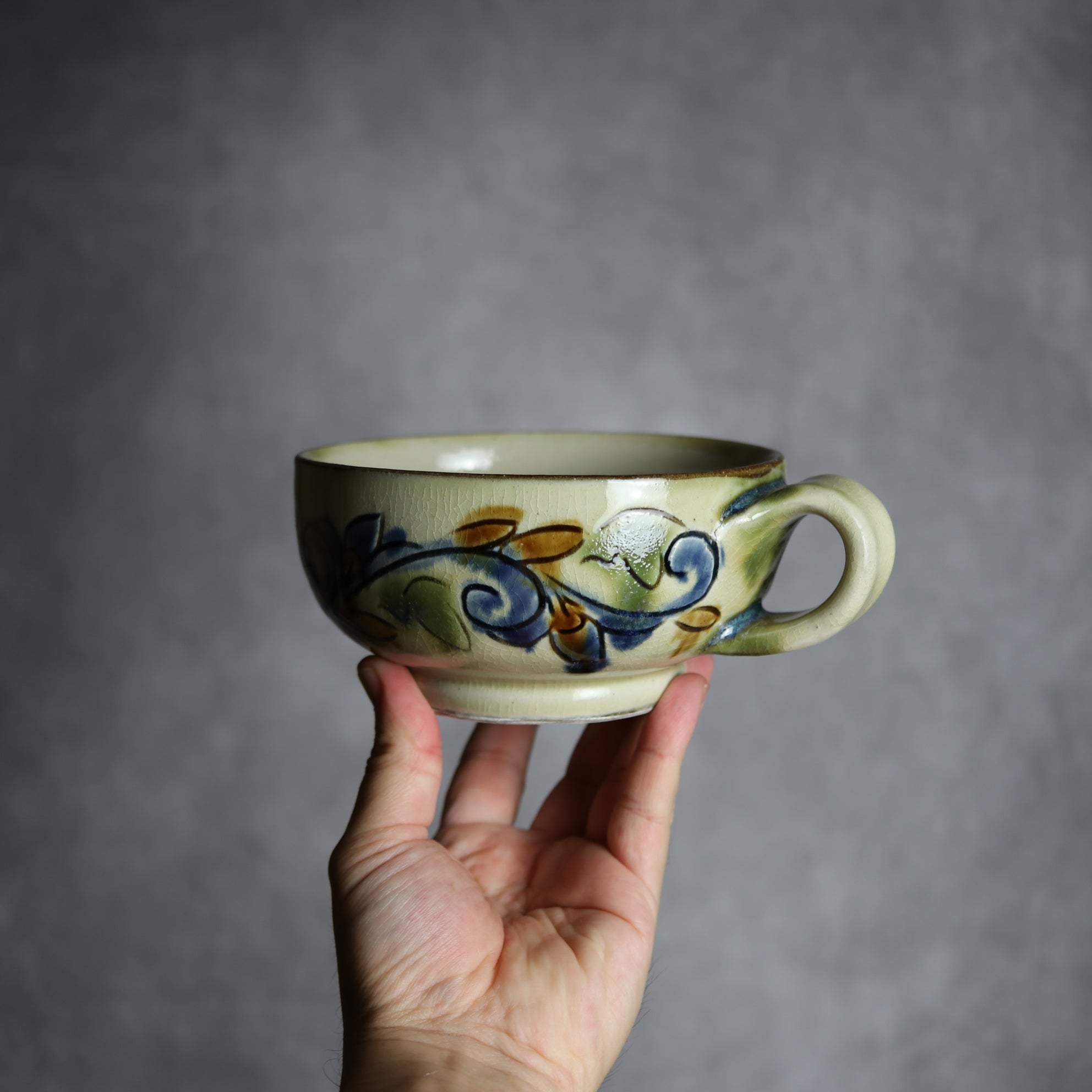 スープマグ1 三彩 線彫 唐草 やちむん 陶器 茂生窯
