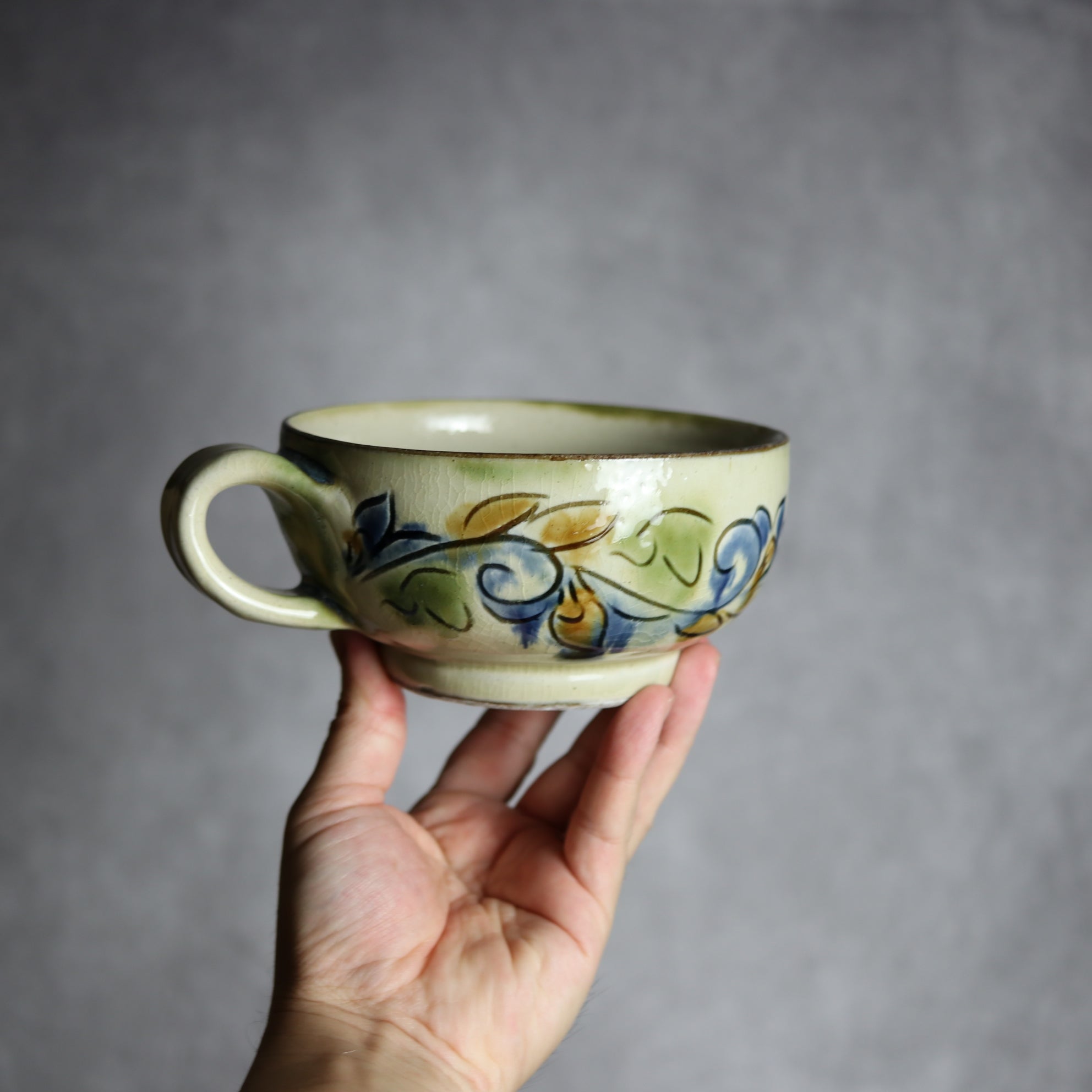 スープマグ1 三彩 線彫 唐草 やちむん 陶器 茂生窯