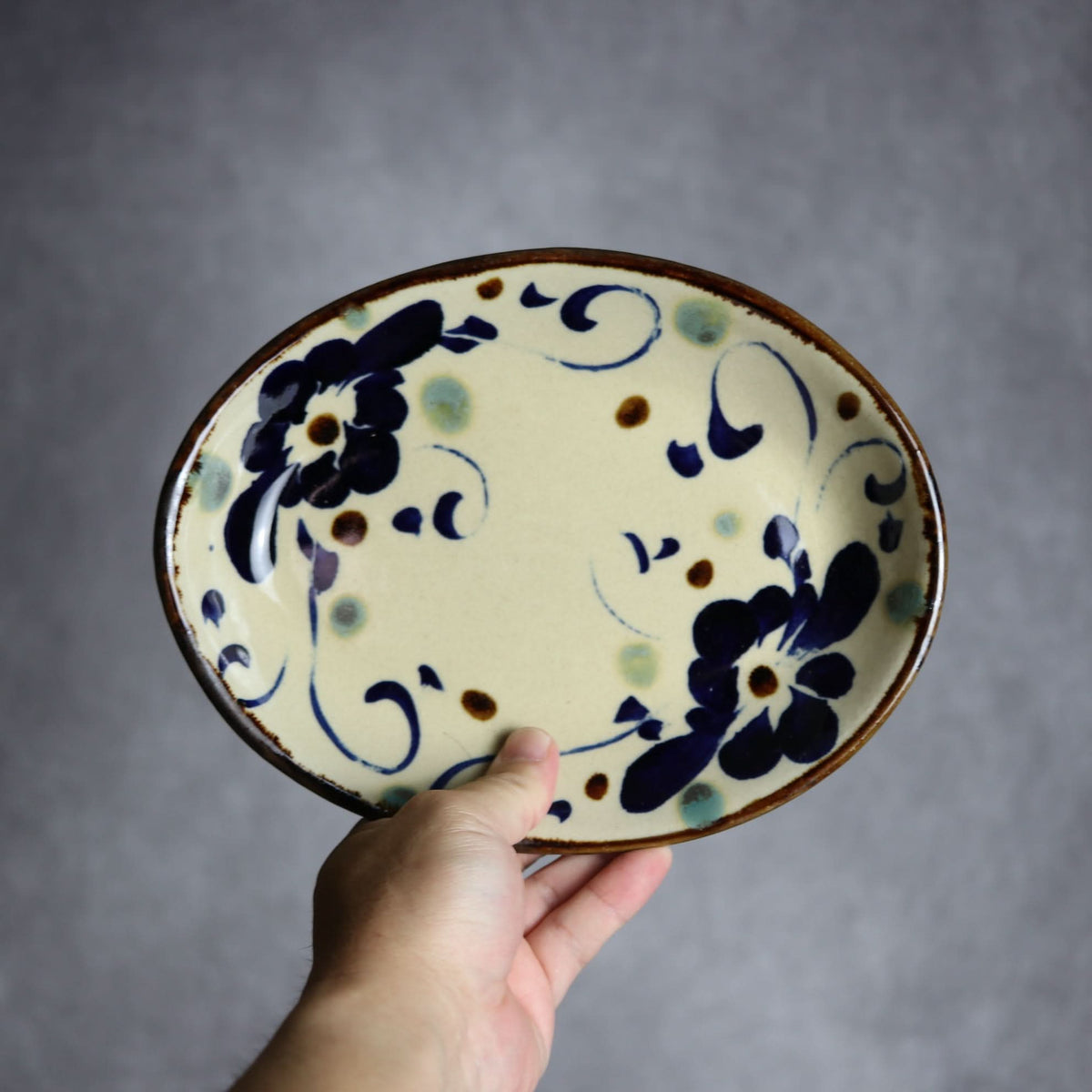 オーバル皿1 菱花唐草紋 やちむん 陶器 エドメ陶房 やちむん 陶器.
