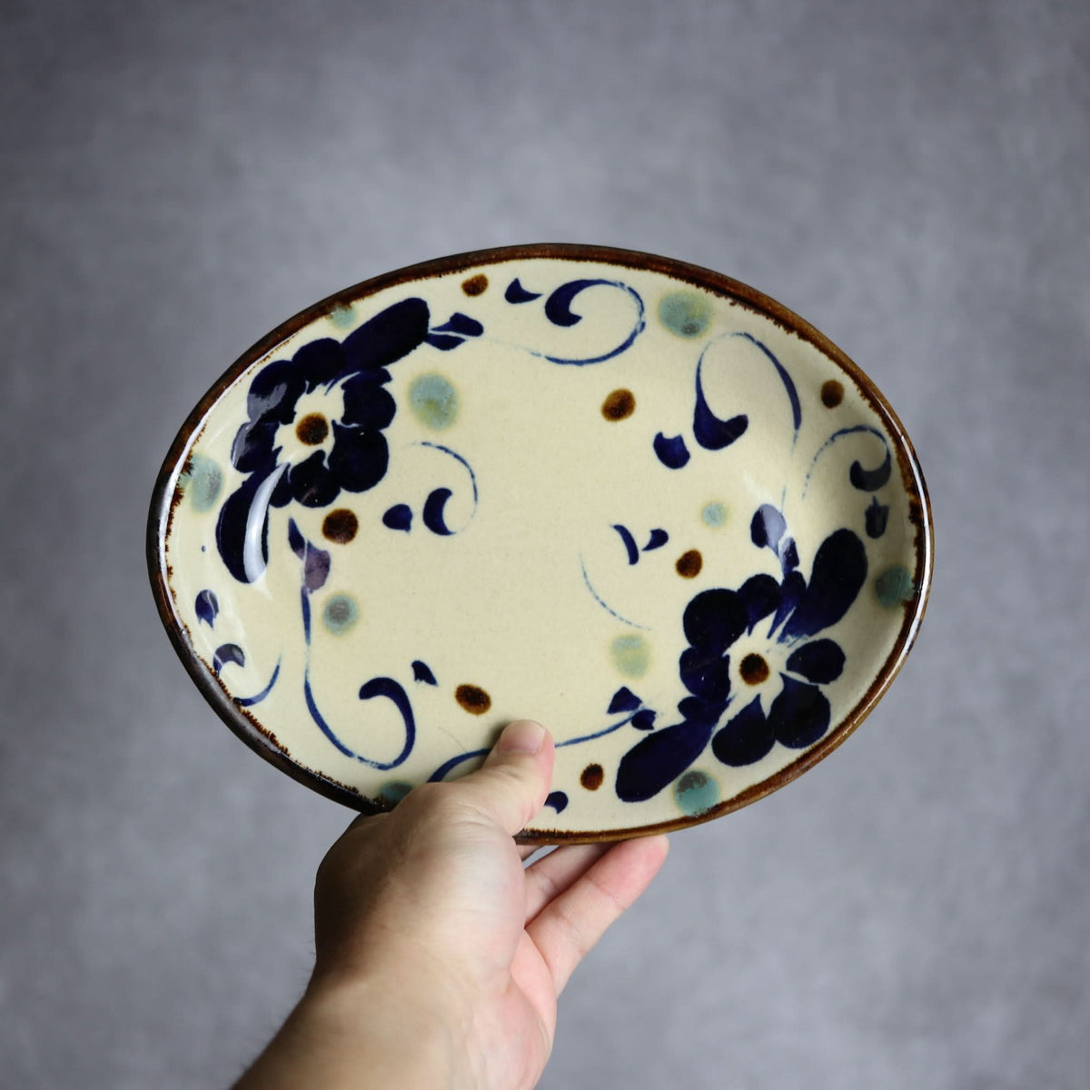 オーバル皿1 菱花唐草紋 やちむん 陶器 エドメ陶房 やちむん 陶器.