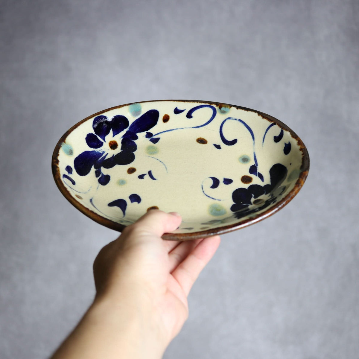 オーバル皿1 菱花唐草紋 やちむん 陶器 エドメ陶房 やちむん 陶器.