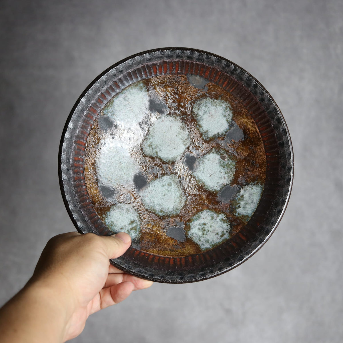 7寸皿1 黒シリーズ やちむん 陶器 sui