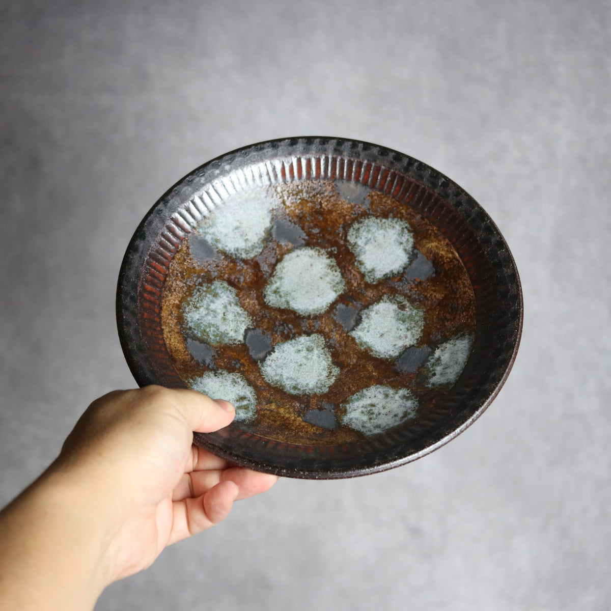 7寸皿1 黒シリーズ やちむん 陶器 sui