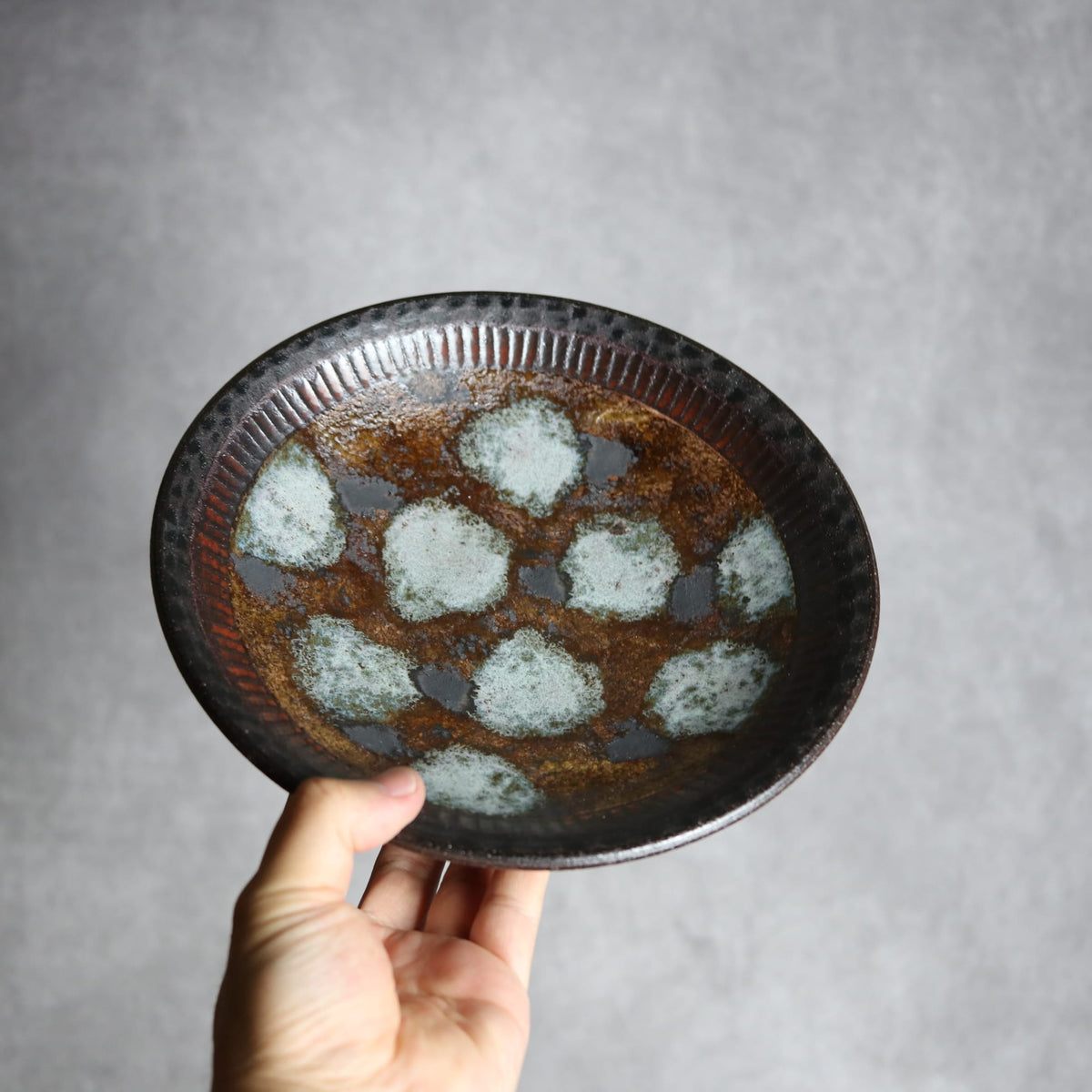 7寸皿1 黒シリーズ やちむん 陶器 sui